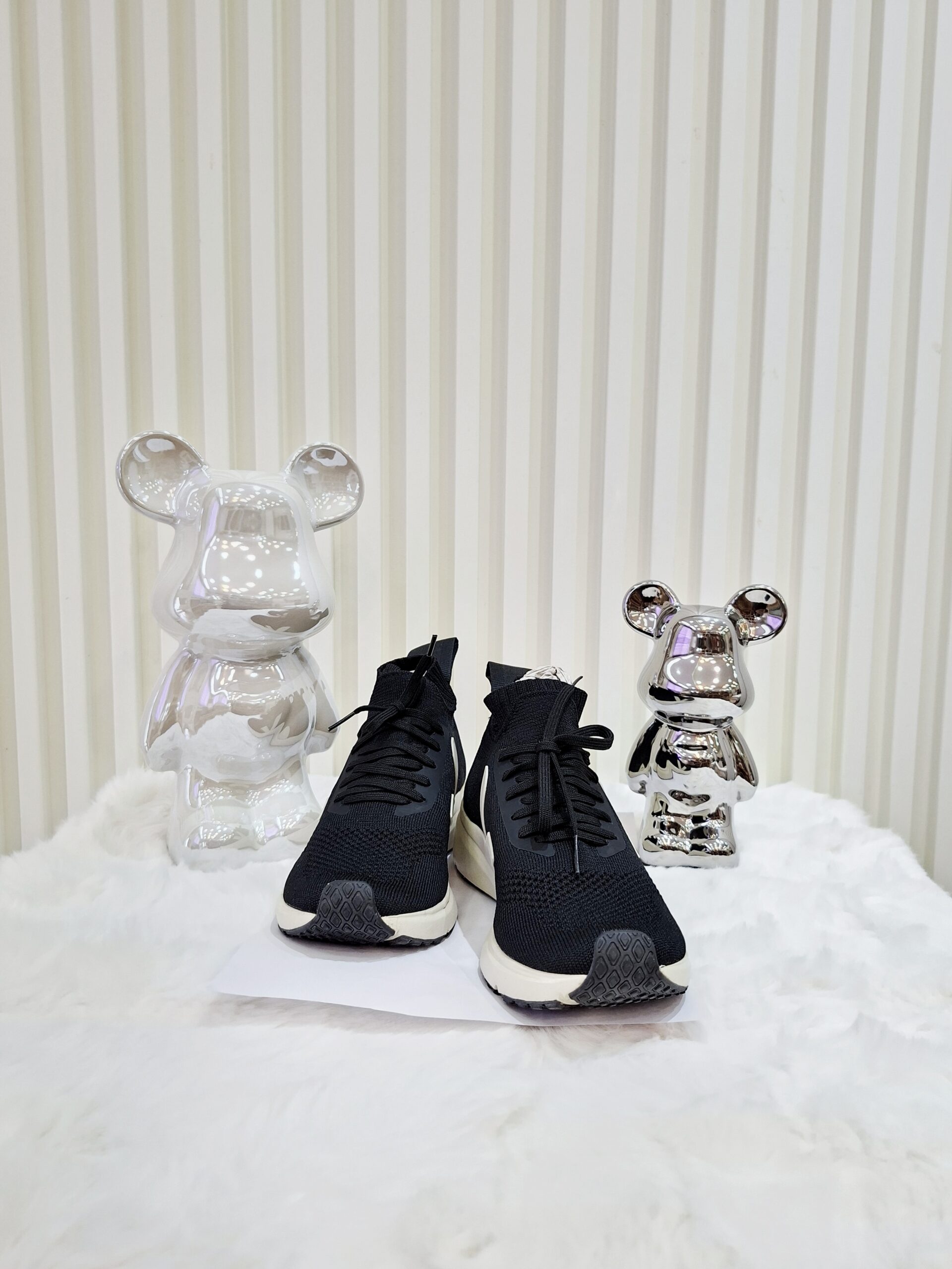 veja black rubber shoes size 5 veja black rubber shoes size 5