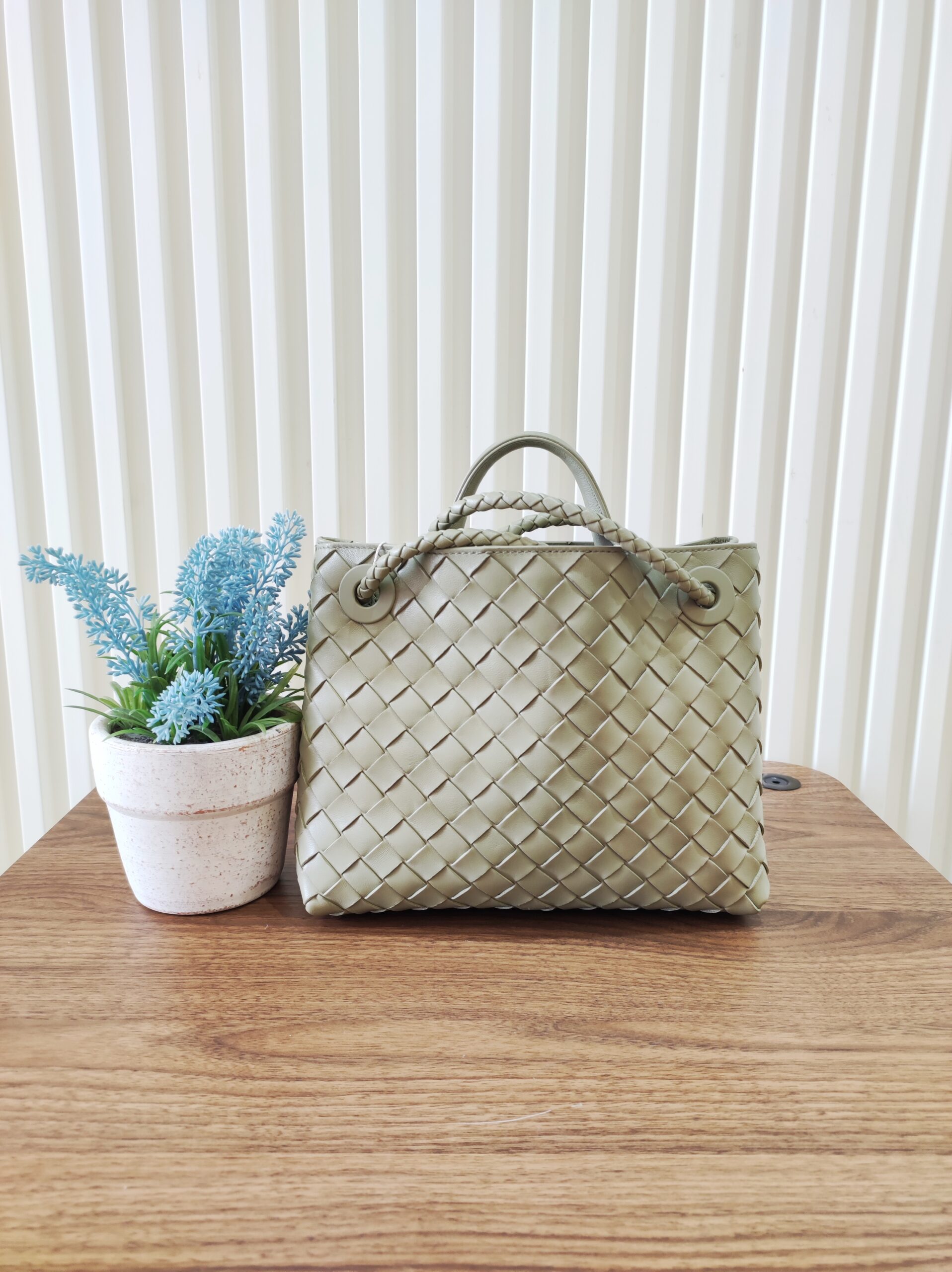 Bottega Veneta Andiamo Small Sage Green Bottega Veneta Andiamo Small Sage Green