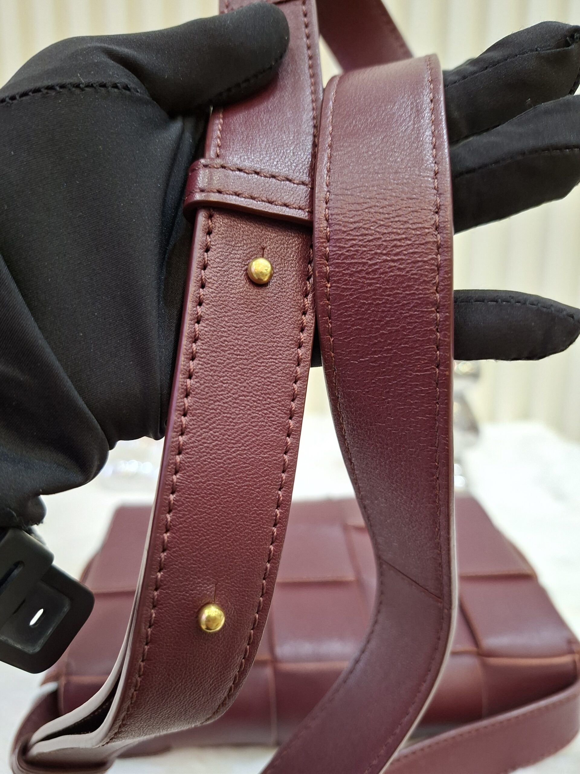 bottega veneta cassette burgundy crossbody bag bottega veneta cassette burgundy crossbody bag