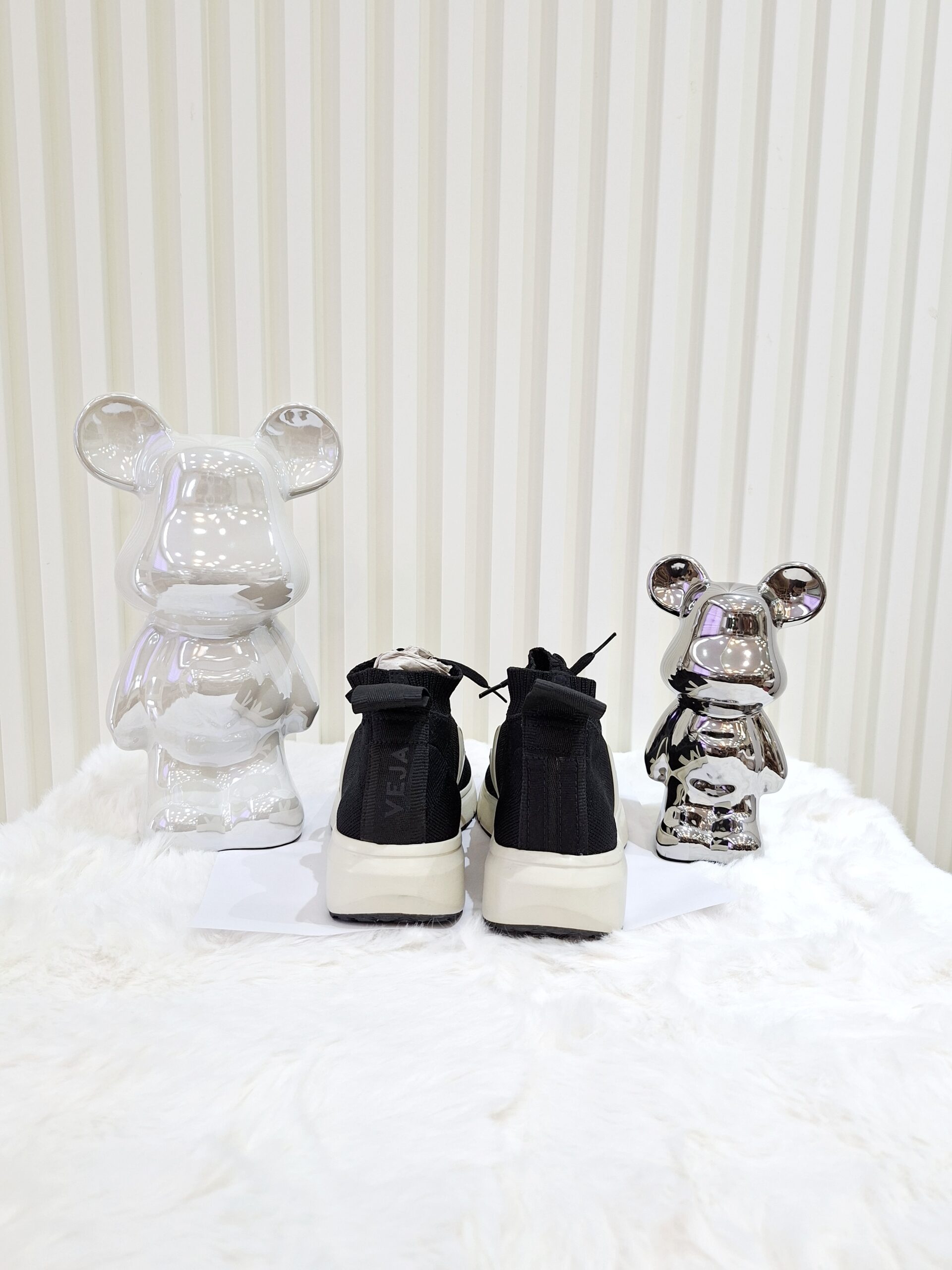 veja black rubber shoes size 5 veja black rubber shoes size 5