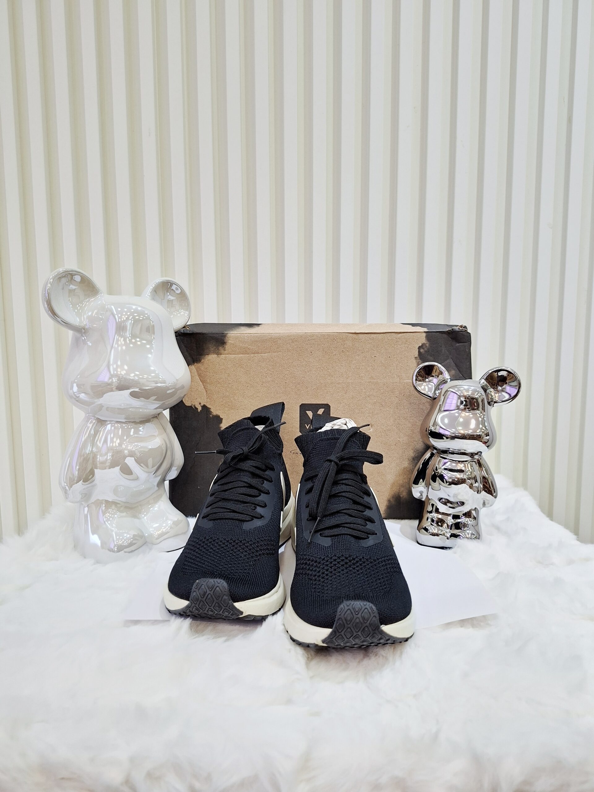 veja black rubber shoes size 5 veja black rubber shoes size 5