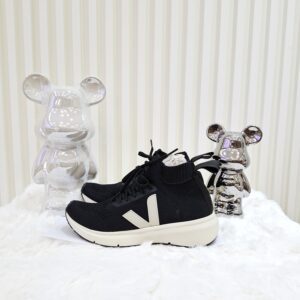 veja black rubber shoes size 5