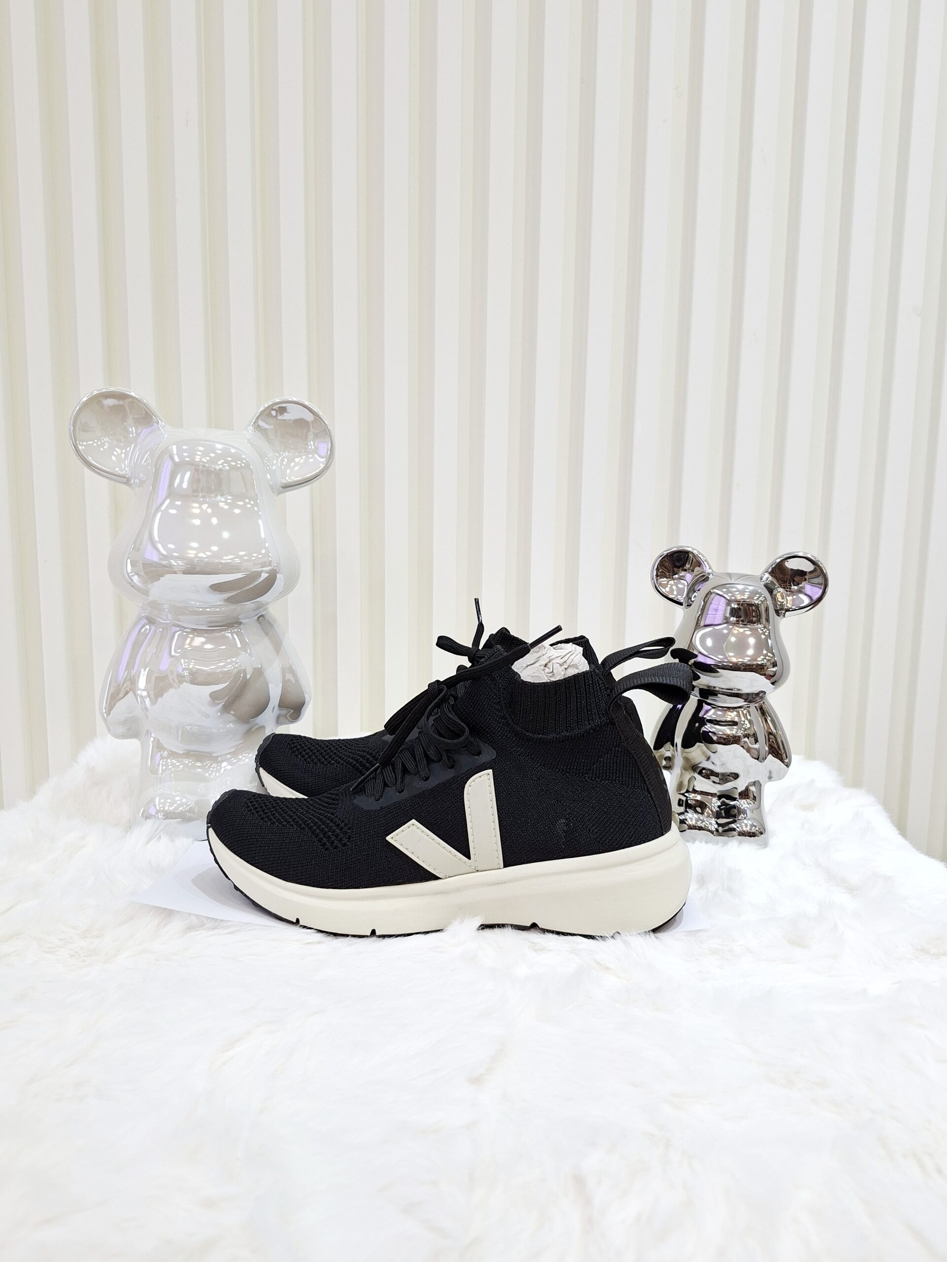 veja black rubber shoes size 5 veja black rubber shoes size 5