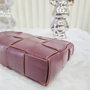 bottega veneta cassette burgundy crossbody bag