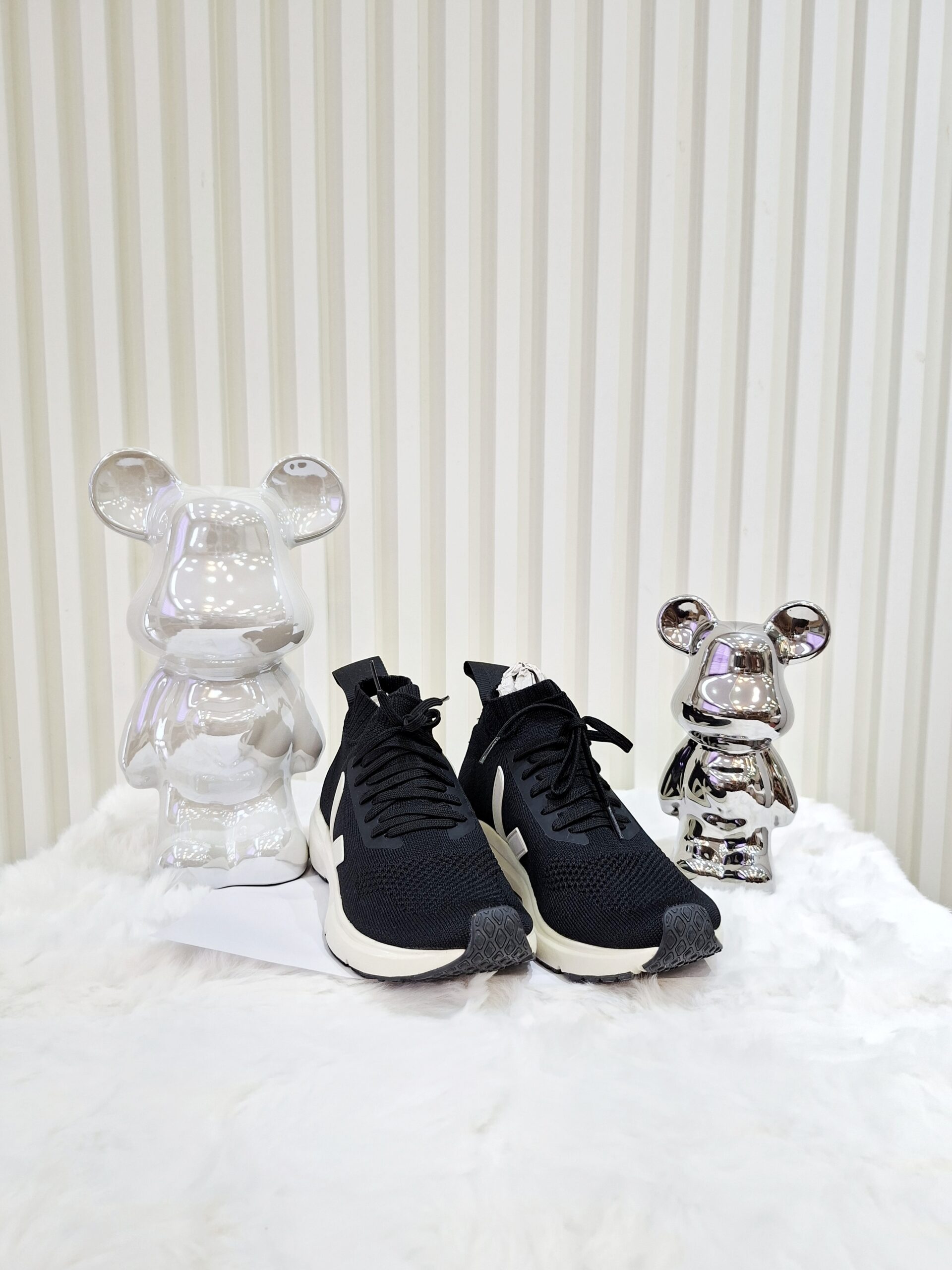 veja black rubber shoes size 5 veja black rubber shoes size 5