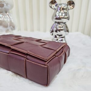 bottega veneta cassette burgundy crossbody bag