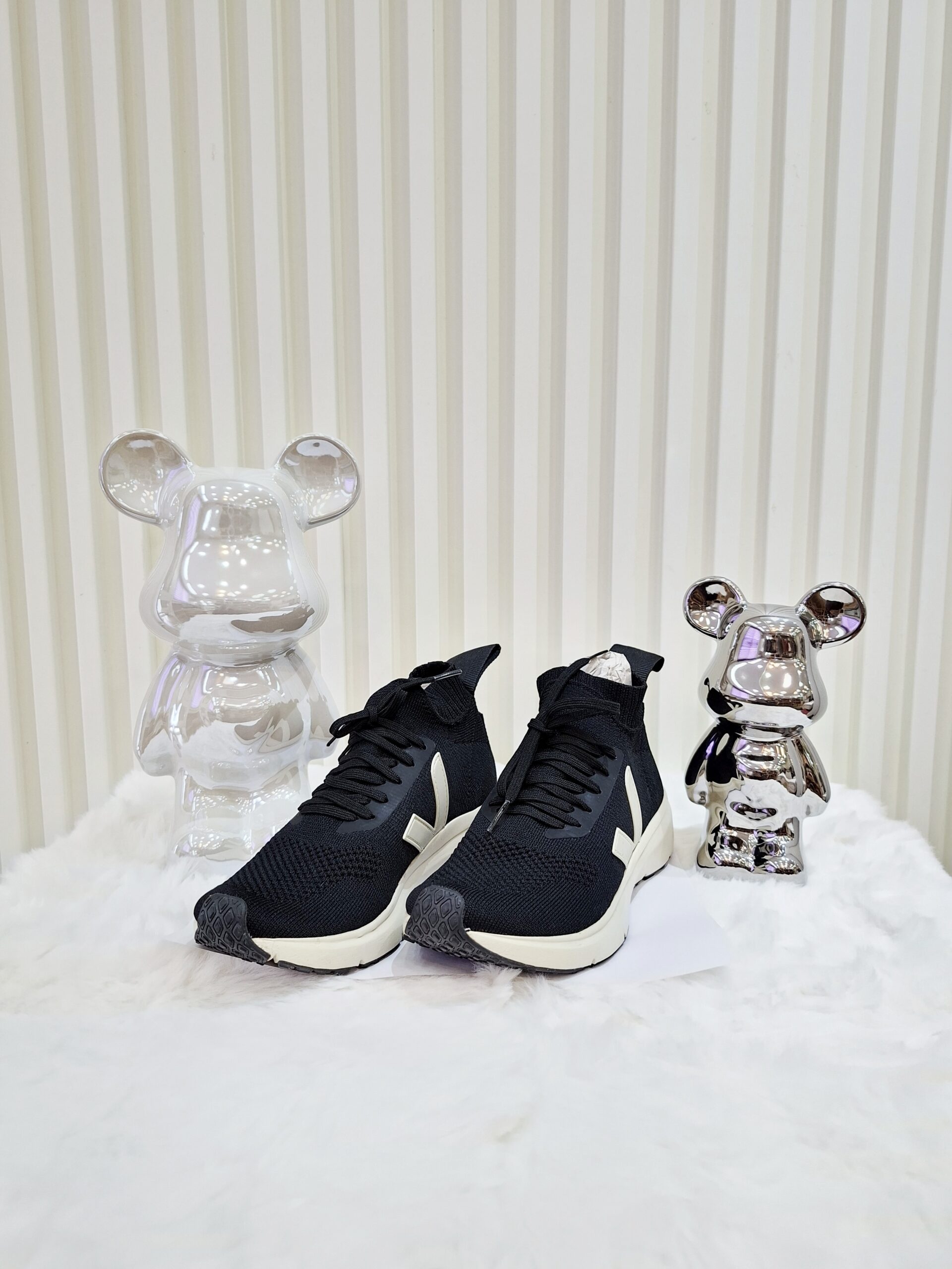 veja black rubber shoes size 5 veja black rubber shoes size 5