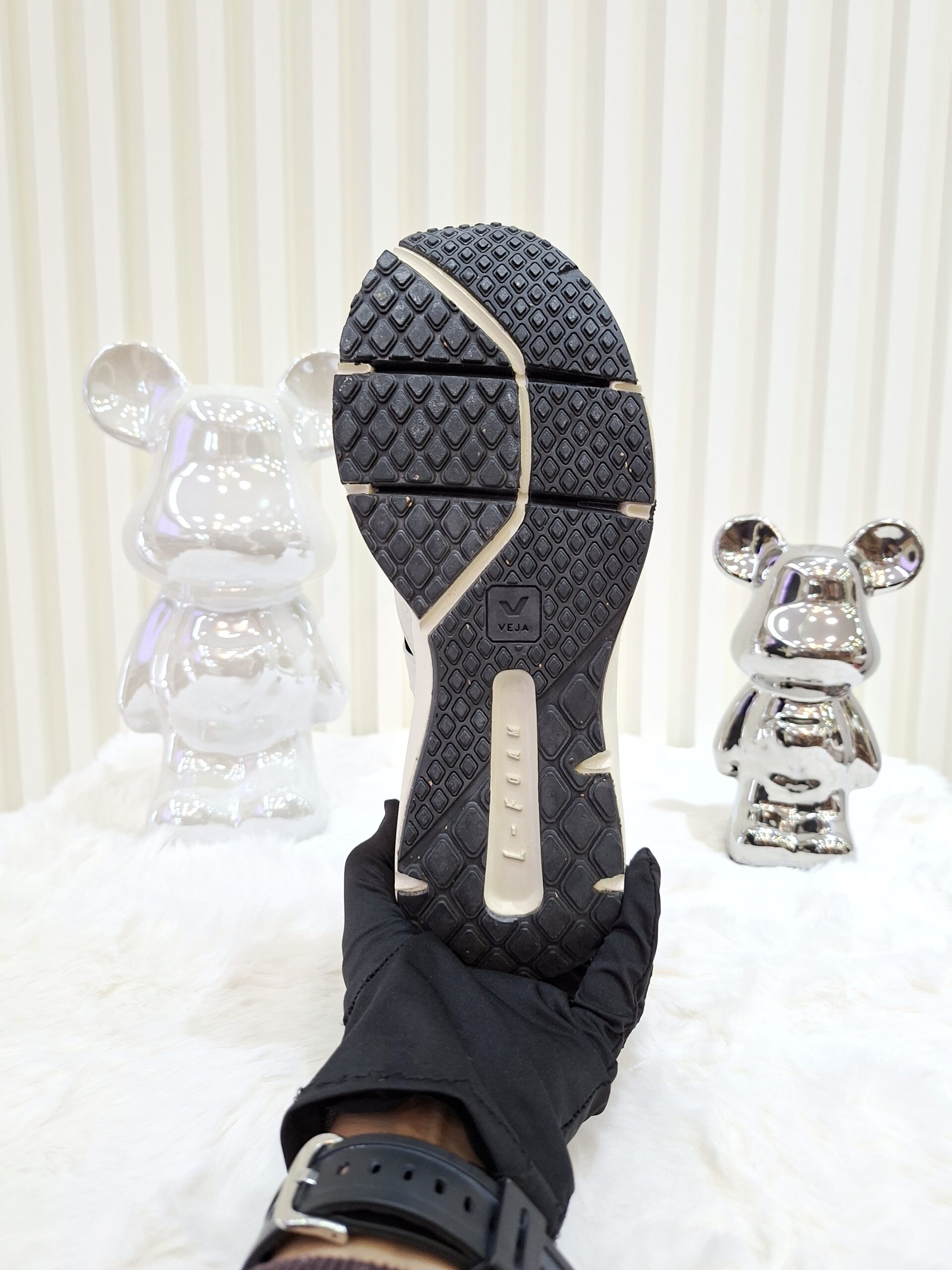 veja black rubber shoes size 5 veja black rubber shoes size 5