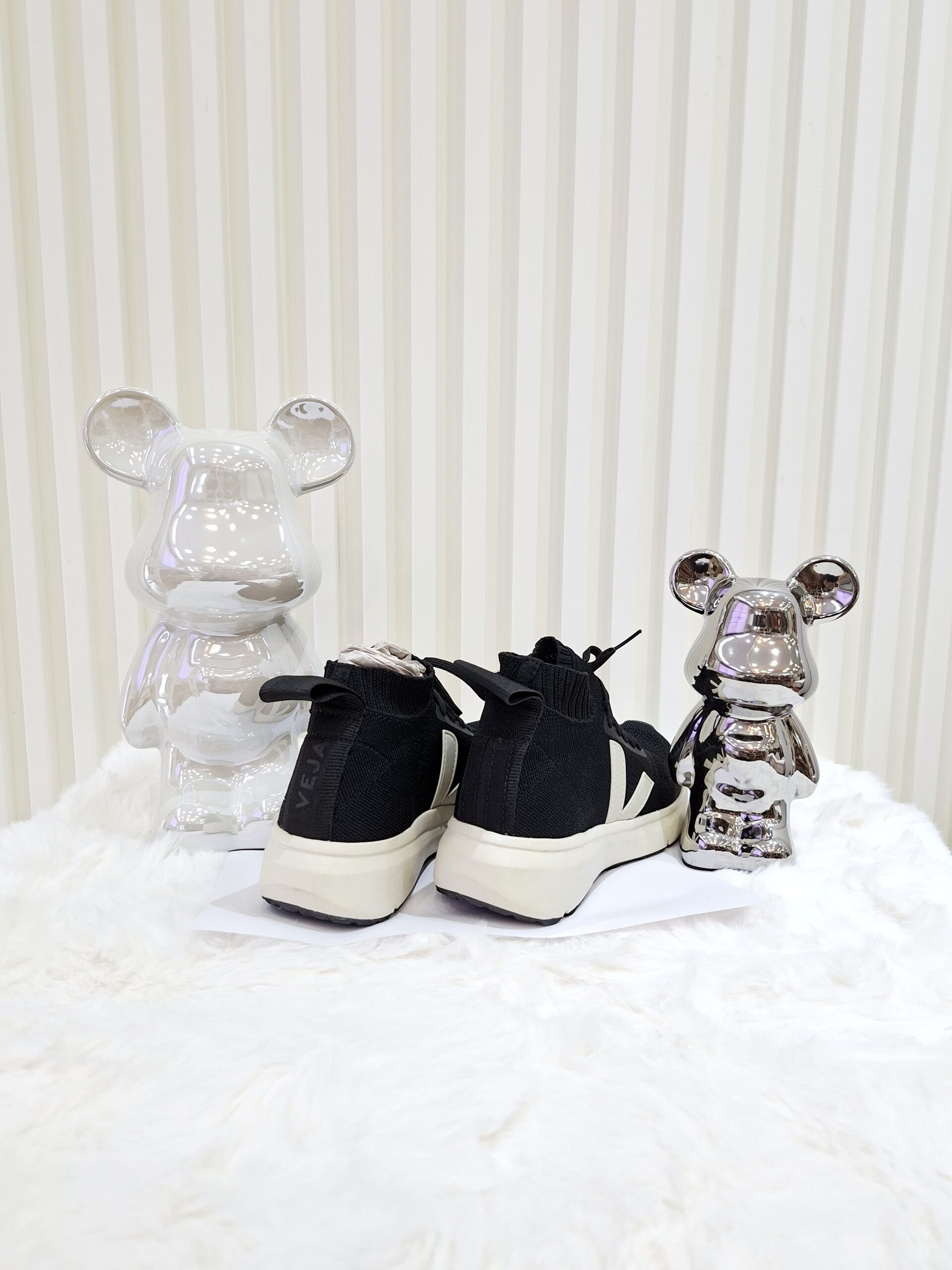 veja black rubber shoes size 5 veja black rubber shoes size 5