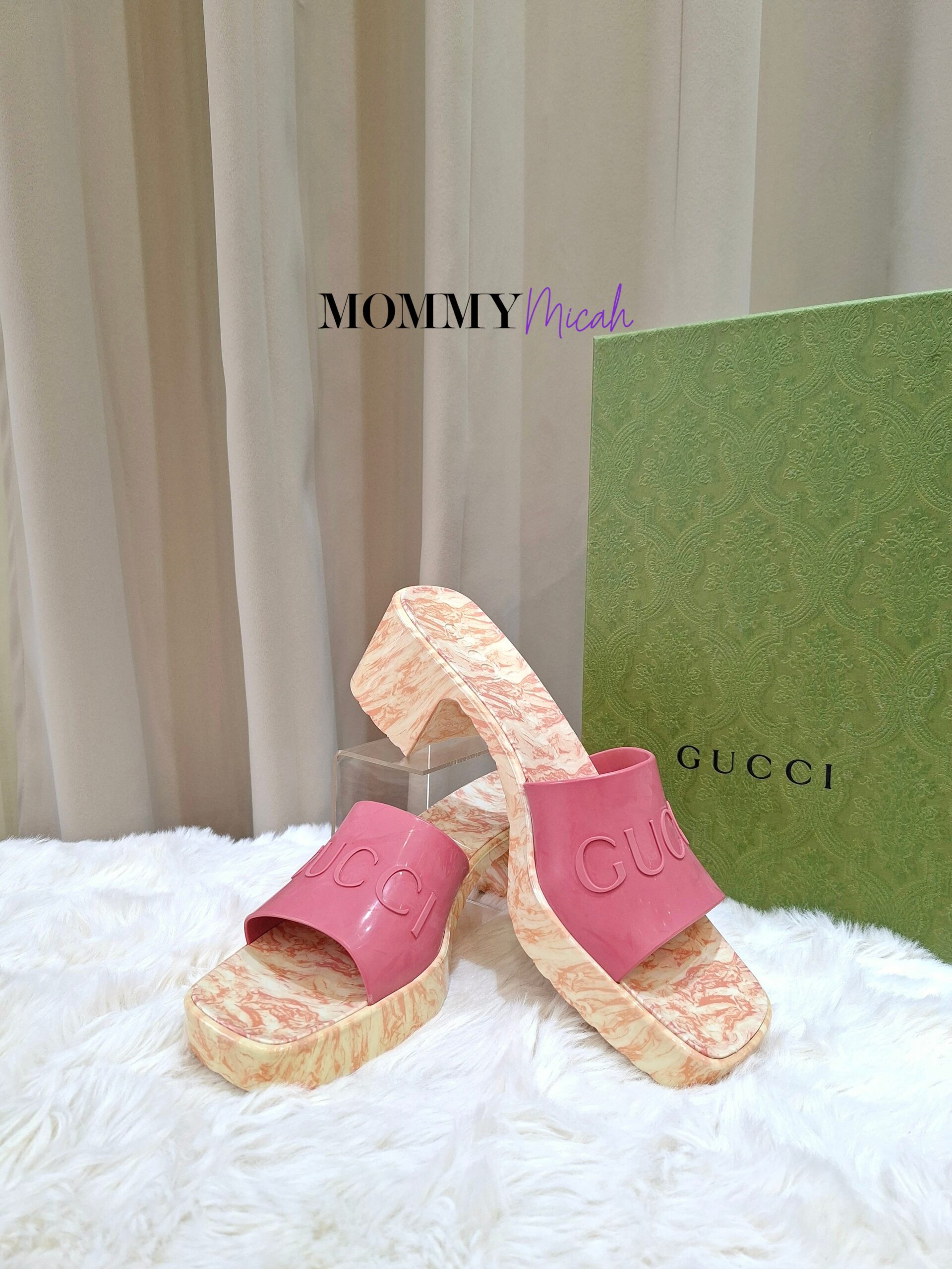 Gucci Pink Rubber Platform Slide Sandals 700989 Size 40 with care card, 2 dustbag, box in Pristine Condition 9.5/10 Gucci Pink Rubber Platform Slide Sandals 700989 Size 40 with care card, 2 dustbag, box in Pristine Condition 9.5/10