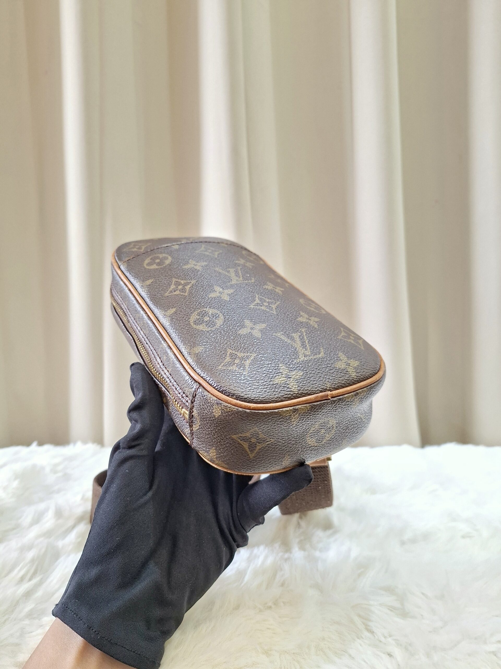 LV Monogram Bodybag LV Monogram Bodybag