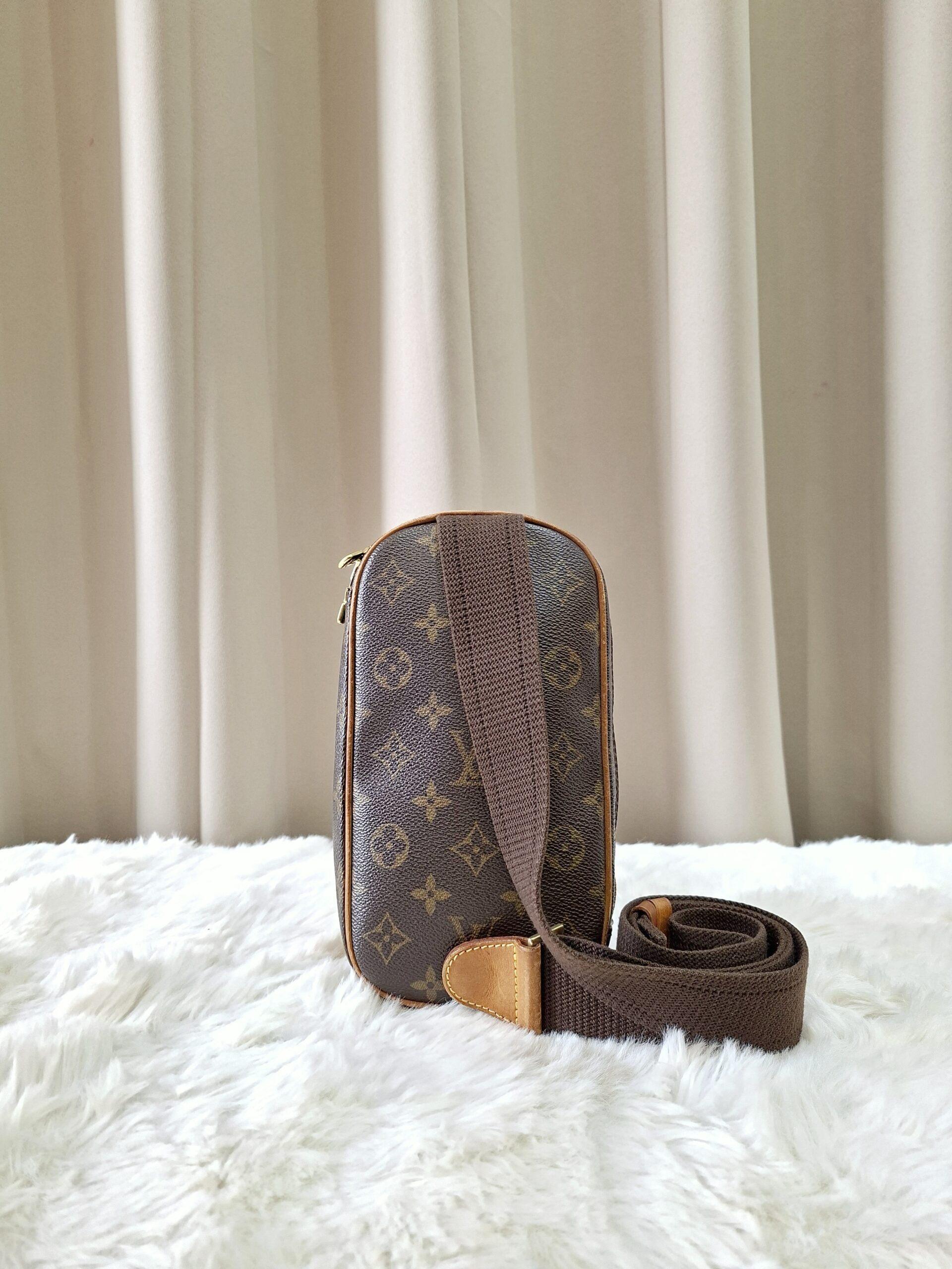 LV Monogram Bodybag LV Monogram Bodybag