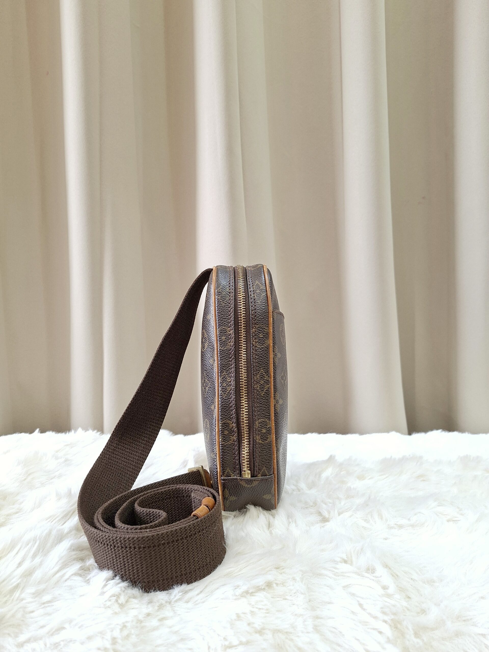LV Monogram Bodybag LV Monogram Bodybag