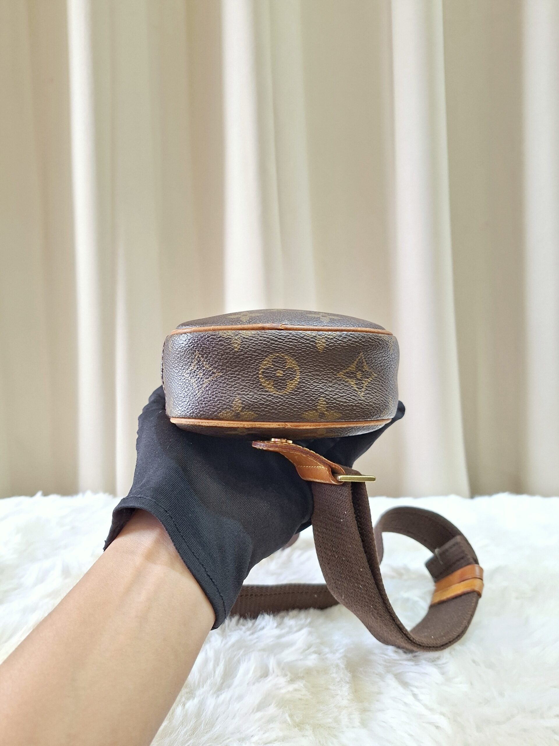 LV Monogram Bodybag LV Monogram Bodybag