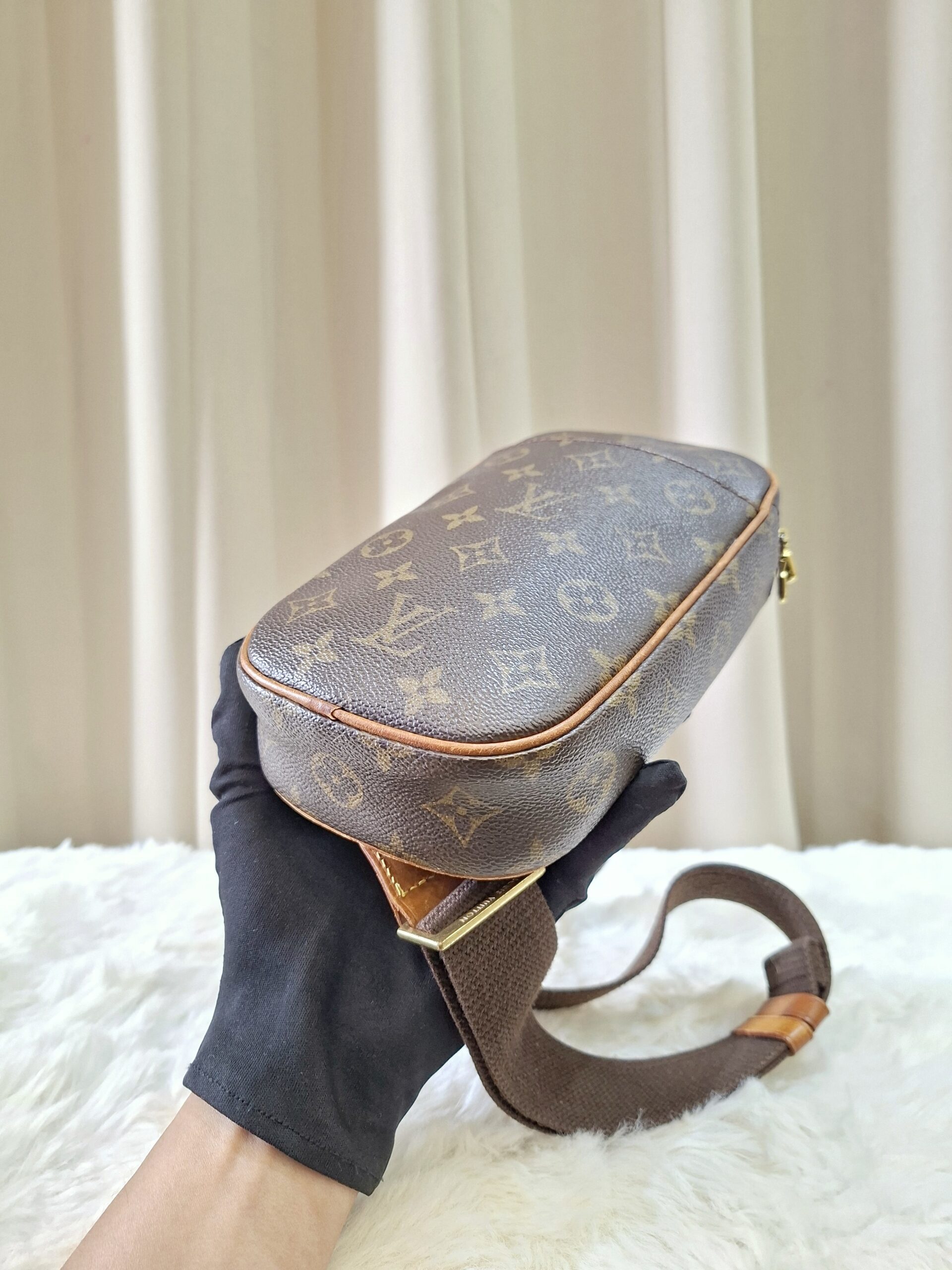 LV Monogram Bodybag LV Monogram Bodybag