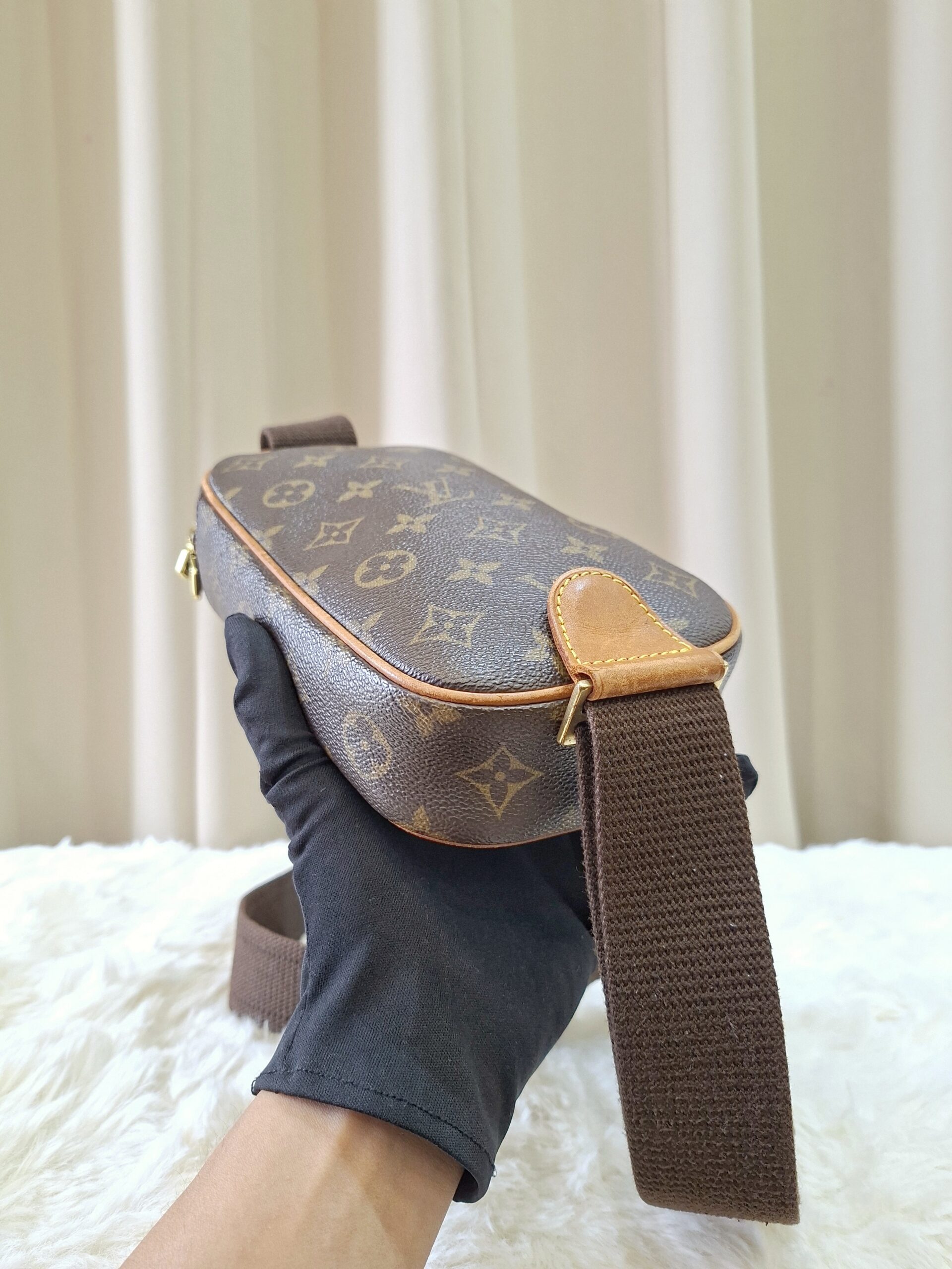 LV Monogram Bodybag LV Monogram Bodybag