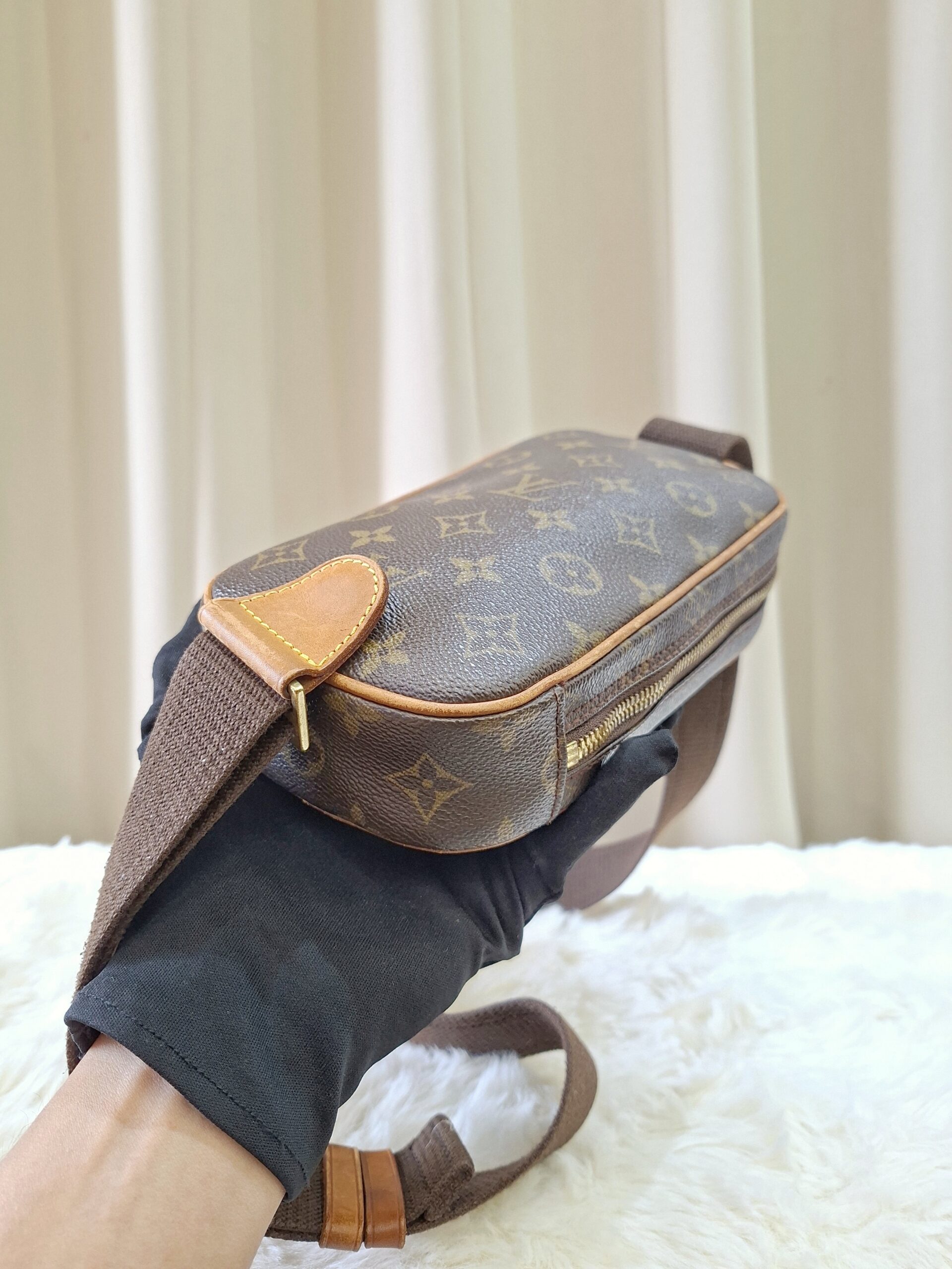 LV Monogram Bodybag LV Monogram Bodybag