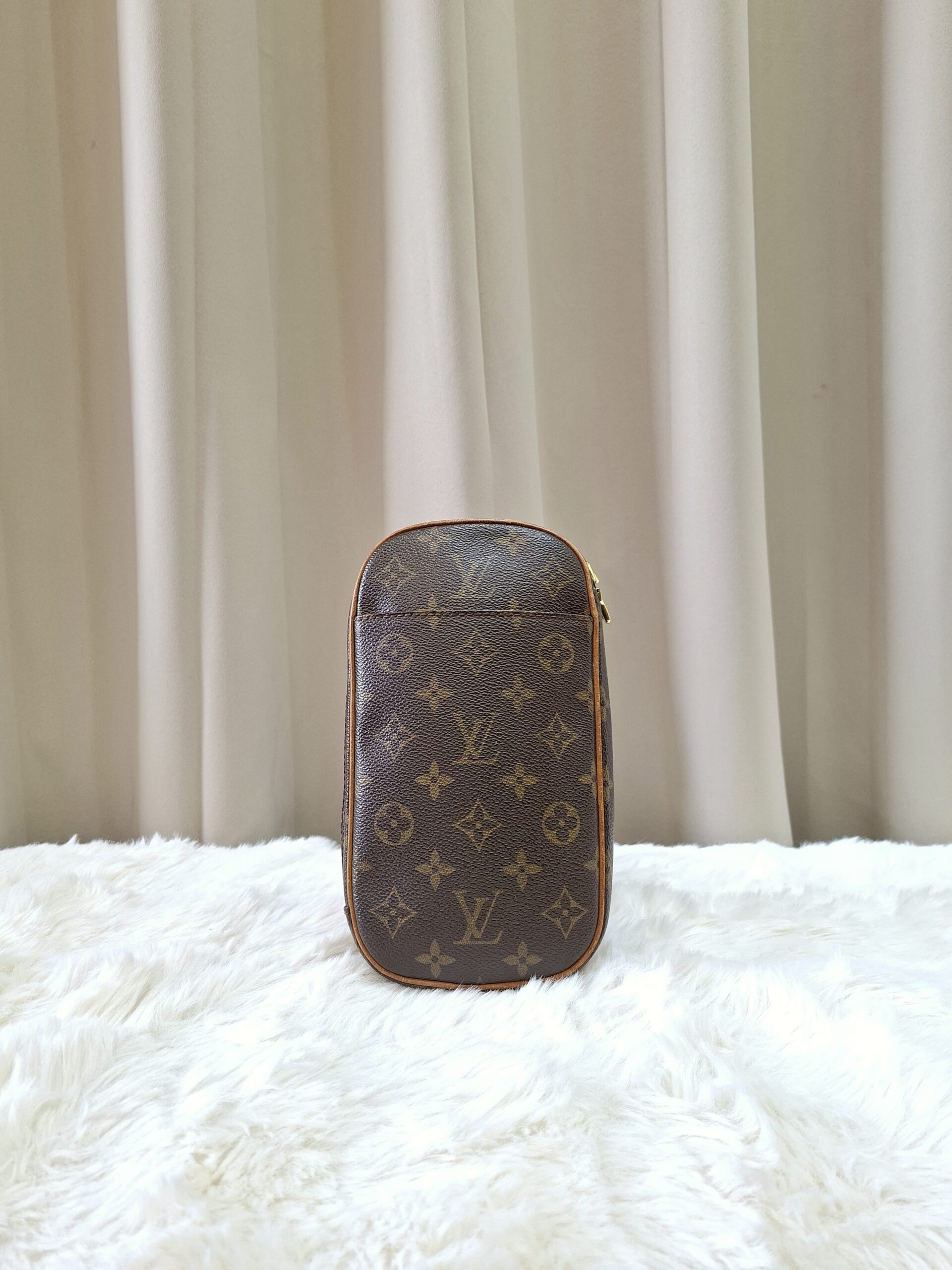 LV Monogram Bodybag LV Monogram Bodybag