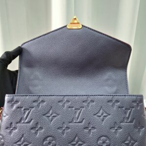 LV Pochette Metis