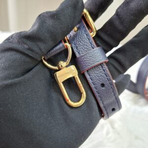 LV Pochette Metis