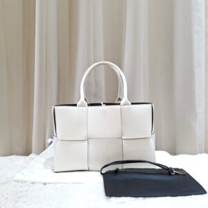 Home bottega veneta small arco tote white
