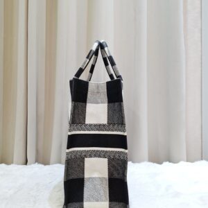 christian dior medium booktote black/white