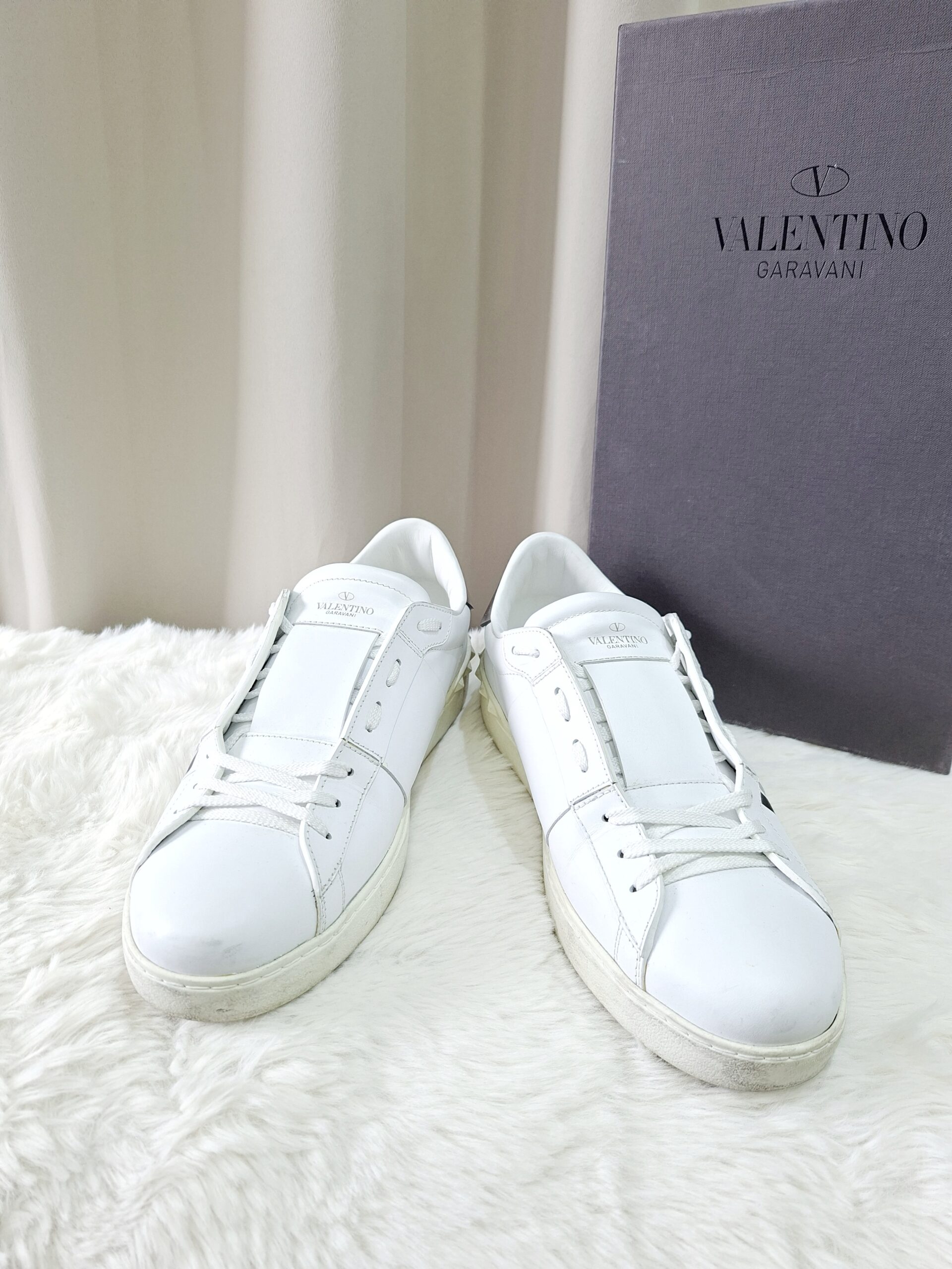 Valentino White Sneakers Valentino White Sneakers