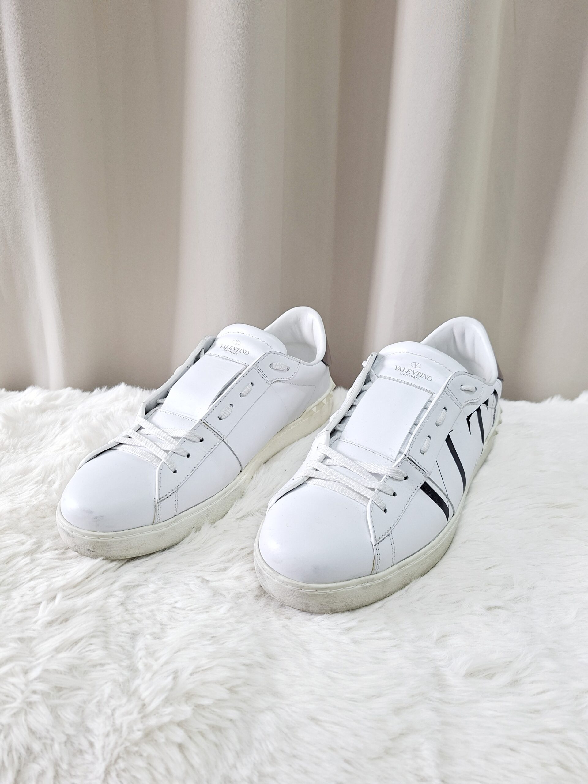 Valentino White Sneakers Valentino White Sneakers