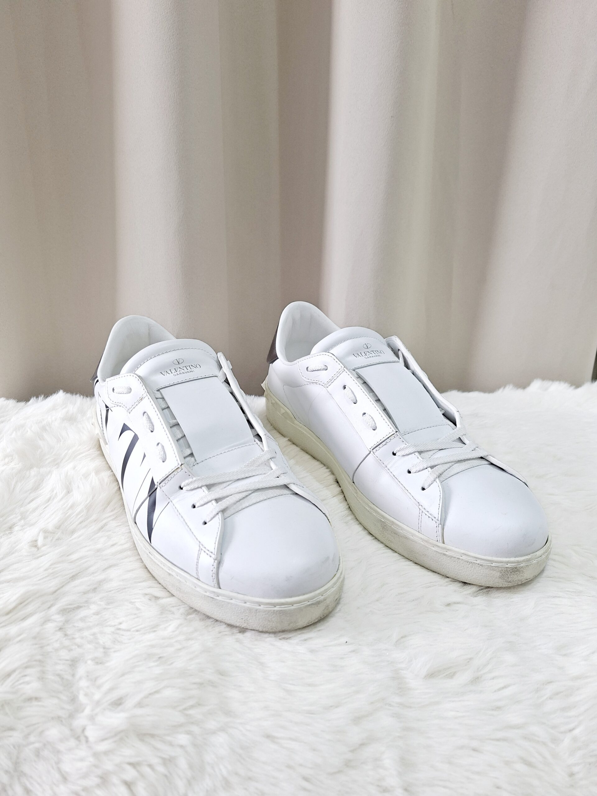 Valentino White Sneakers Valentino White Sneakers