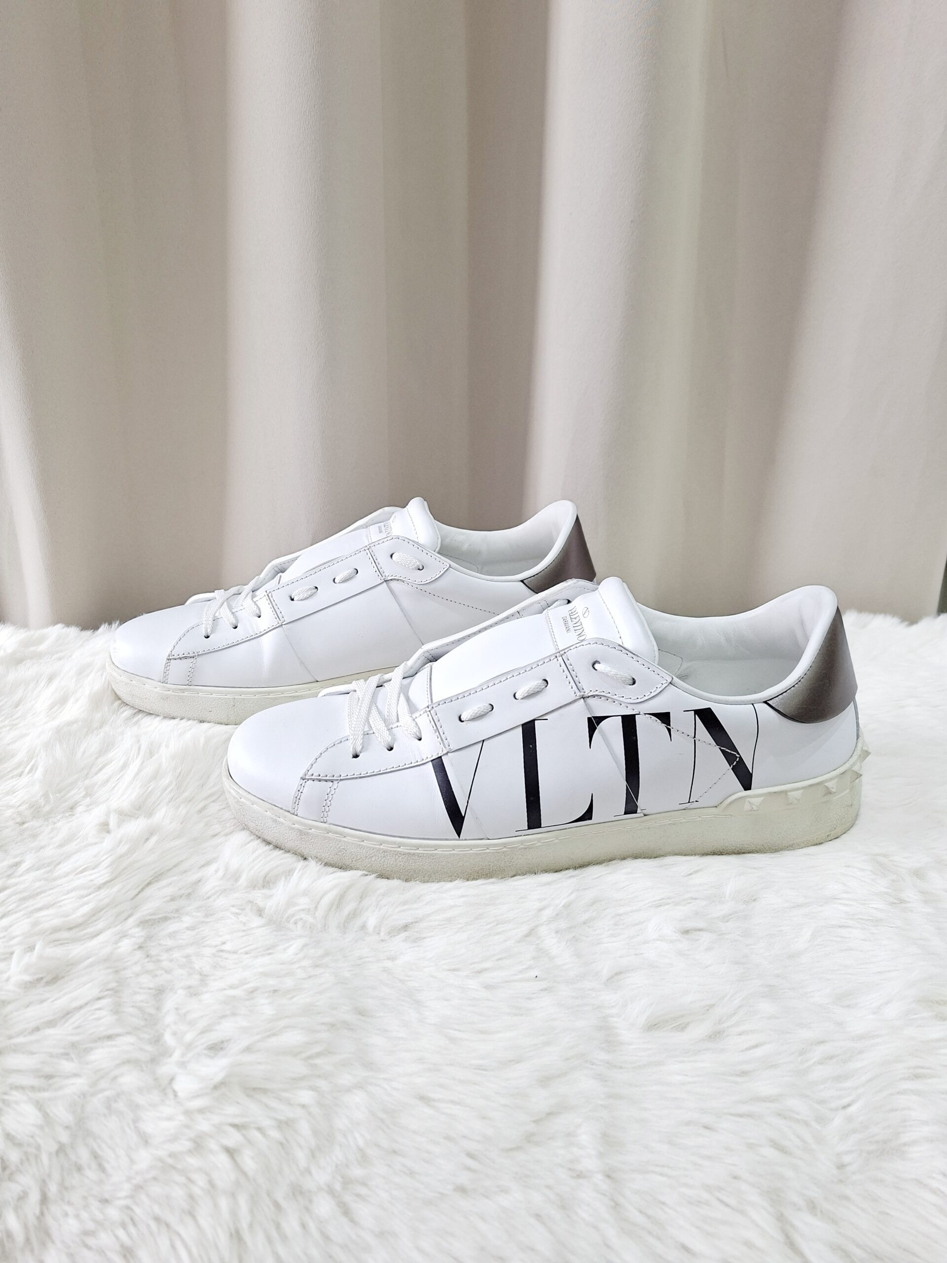 Valentino White Sneakers Valentino White Sneakers