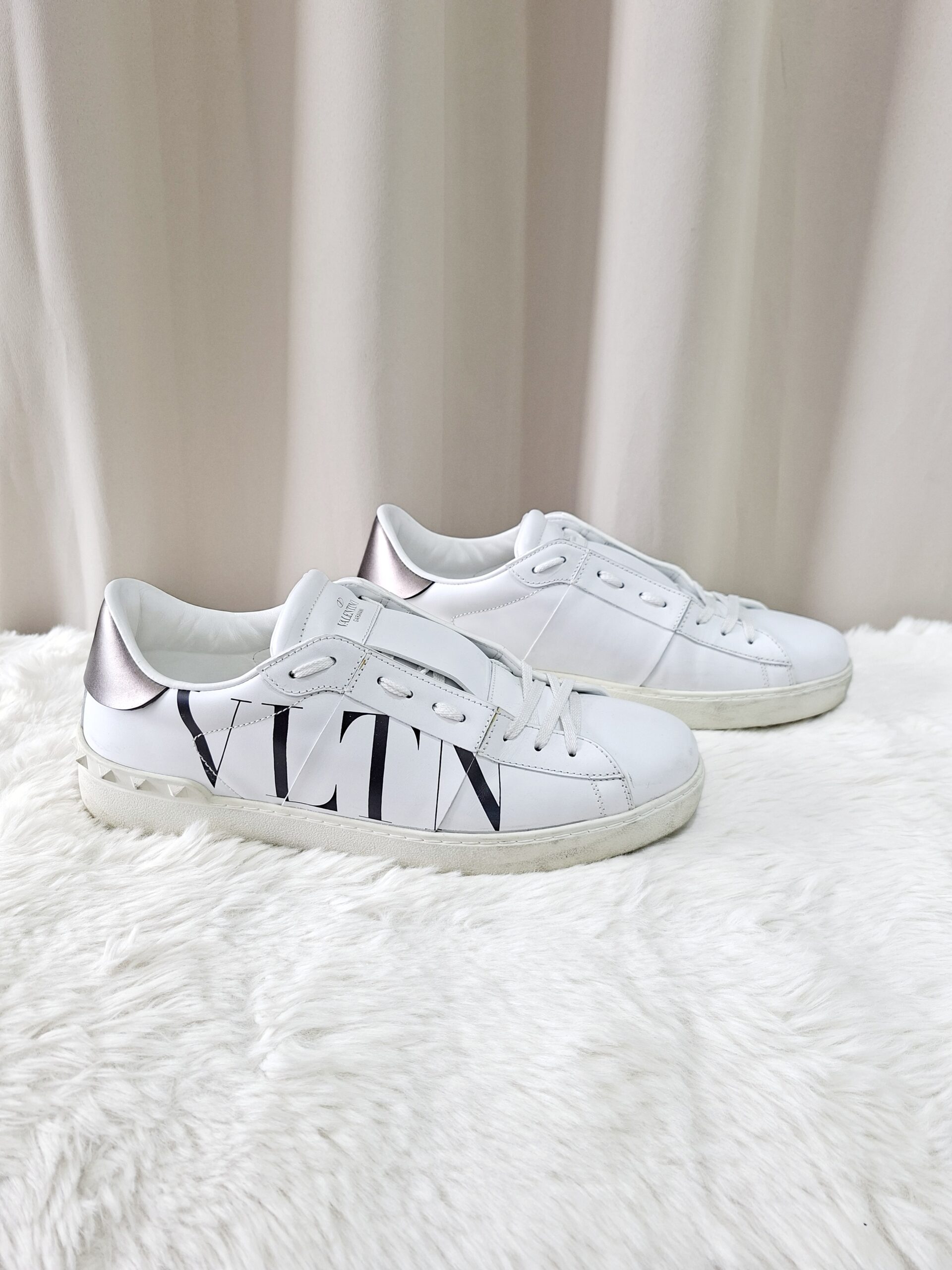 Valentino White Sneakers Valentino White Sneakers