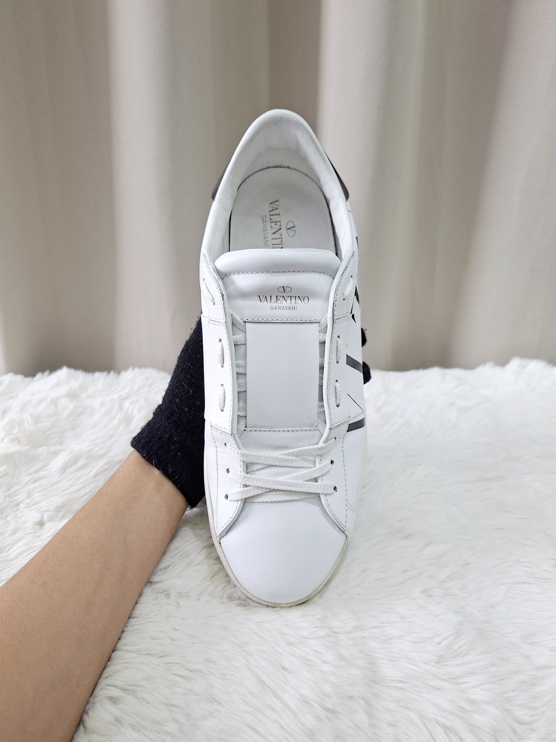 Valentino White Sneakers Valentino White Sneakers