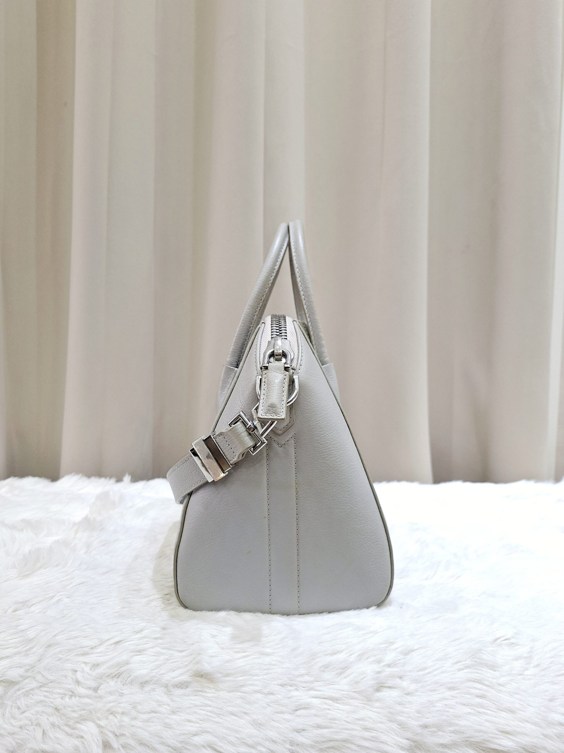 Givenchy Antigona Grey SHW Givenchy Antigona Grey SHW