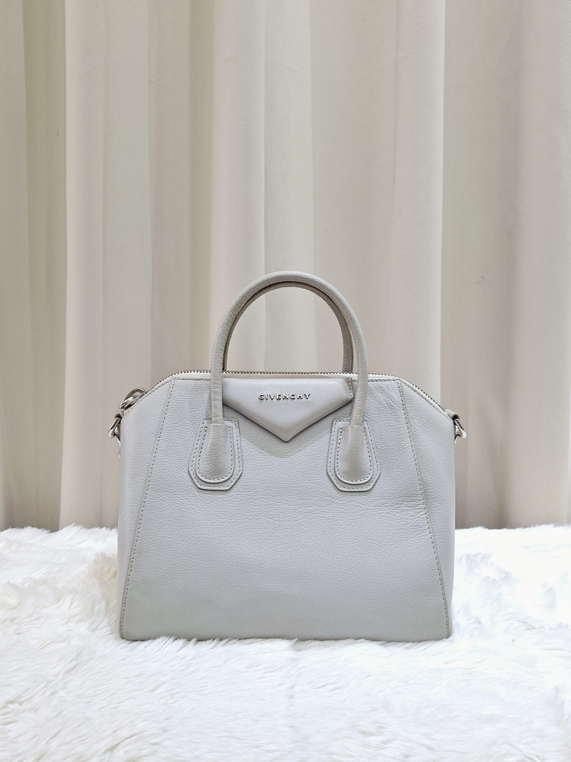 Givenchy Antigona Grey SHW Givenchy Antigona Grey SHW