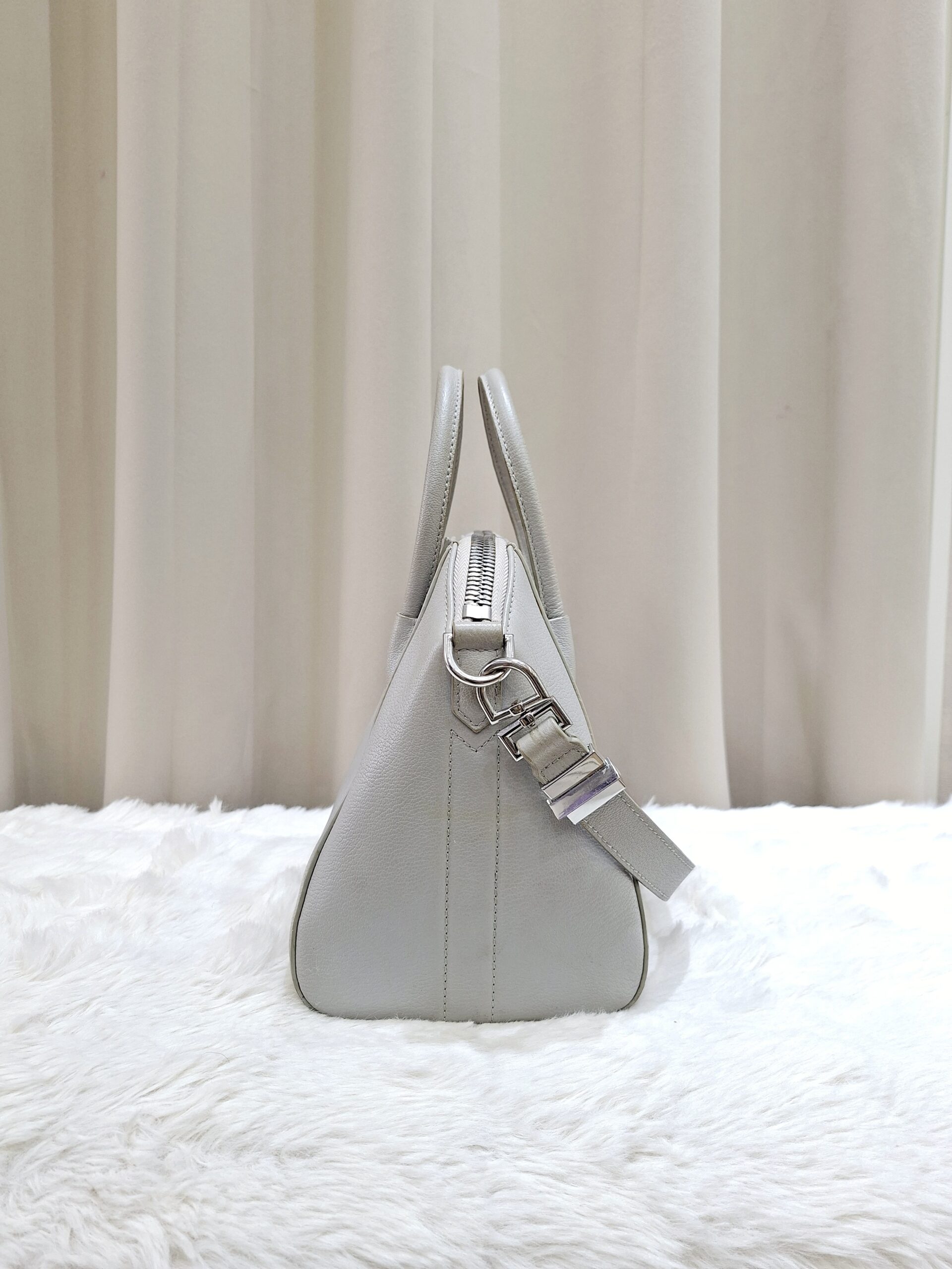 Givenchy Antigona Grey SHW Givenchy Antigona Grey SHW