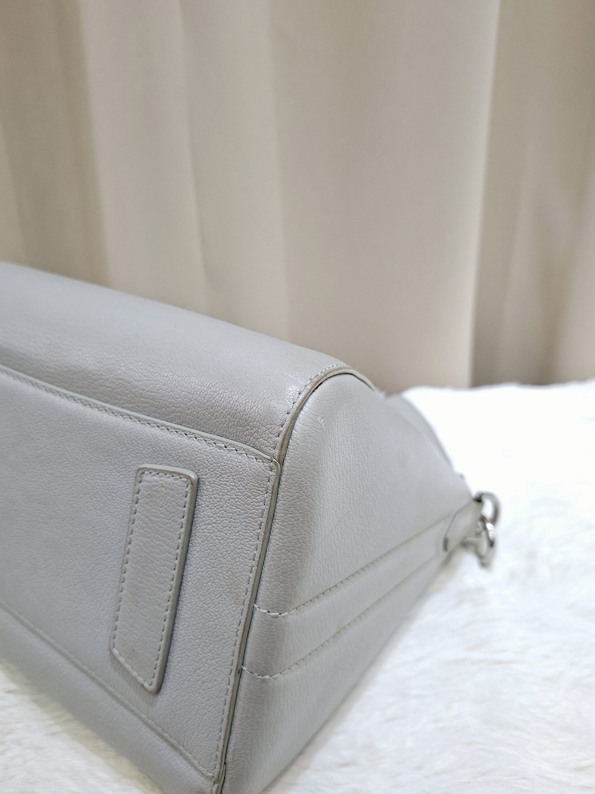 Givenchy Antigona Grey SHW Givenchy Antigona Grey SHW