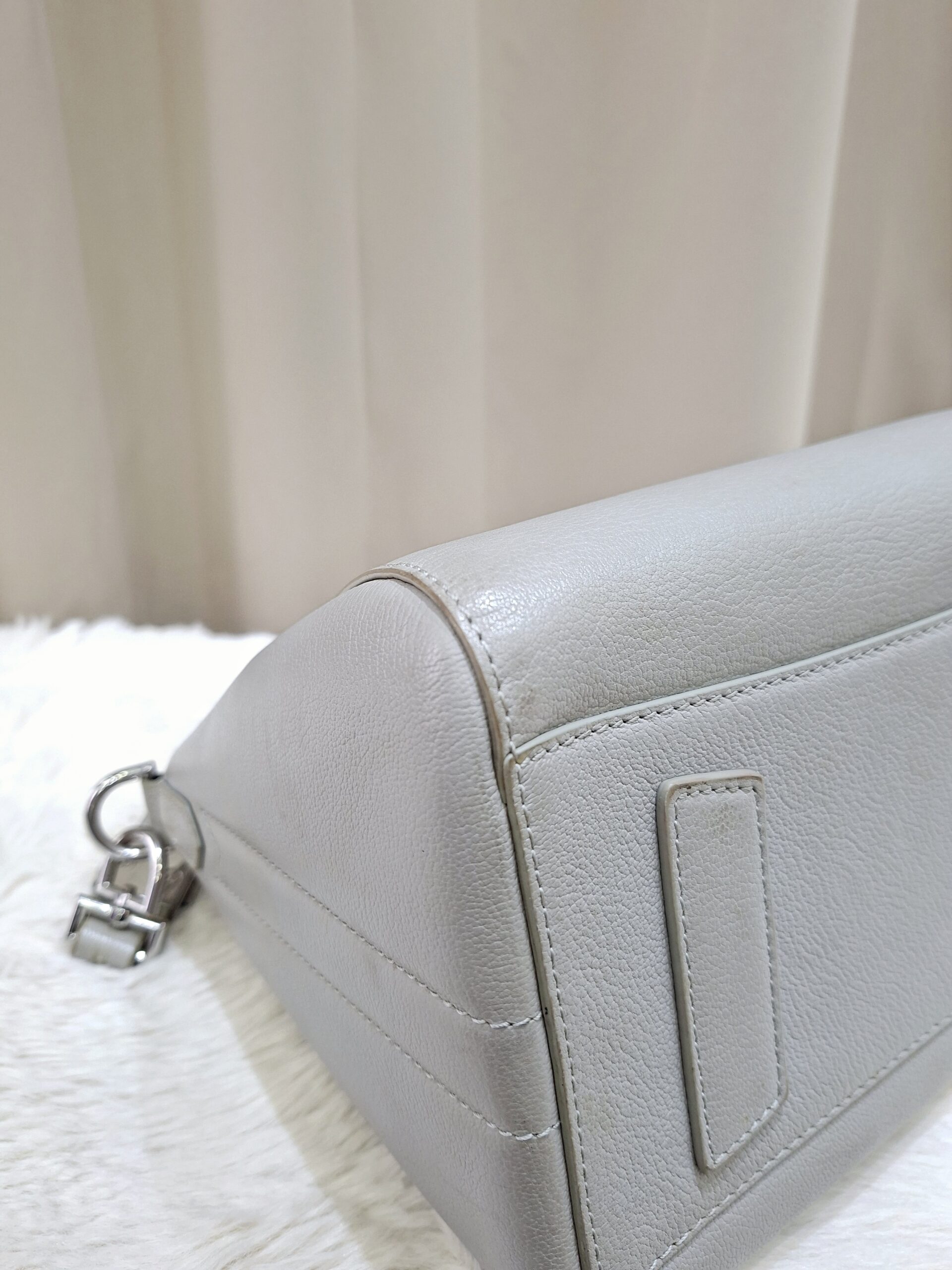 0011187 (6) Givenchy Antigona Grey SHW