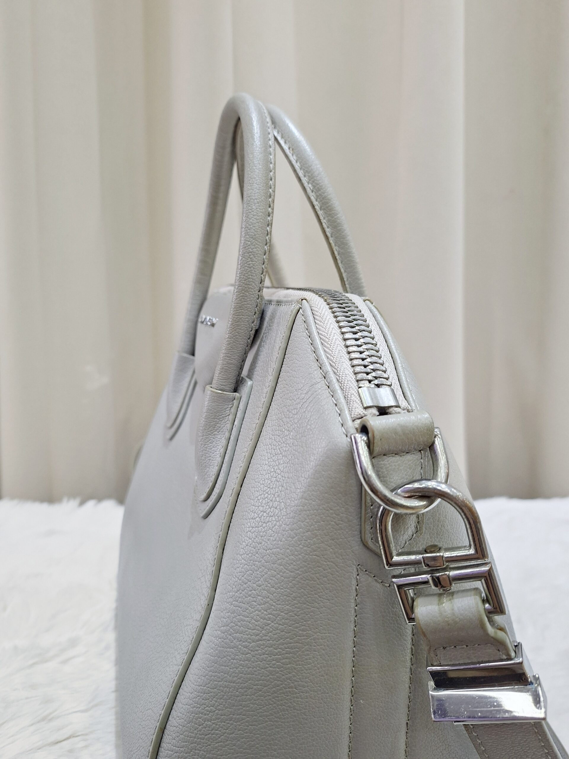 Givenchy Antigona Grey SHW Givenchy Antigona Grey SHW