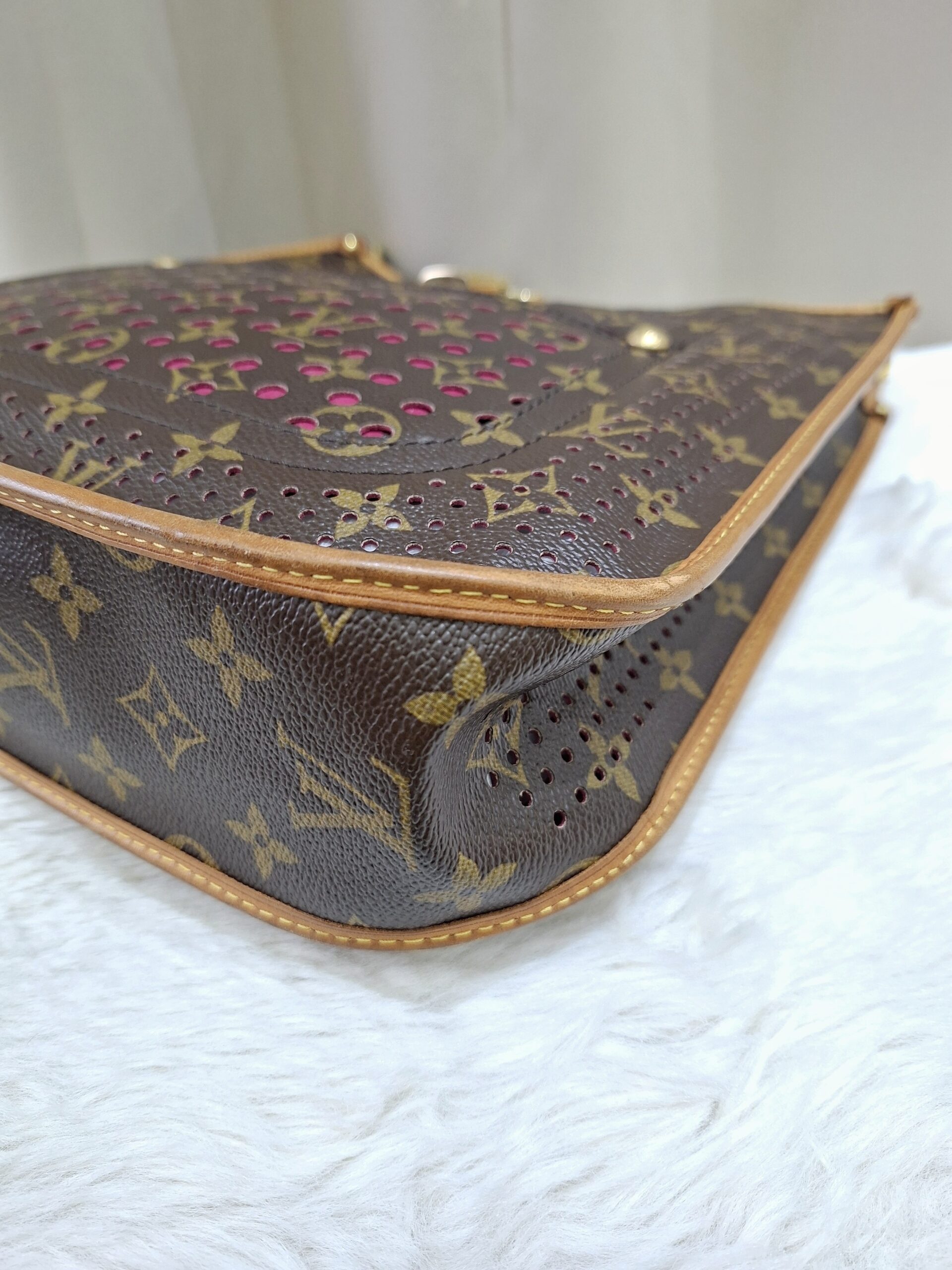LV Perforated Musette LV Perforated Musette