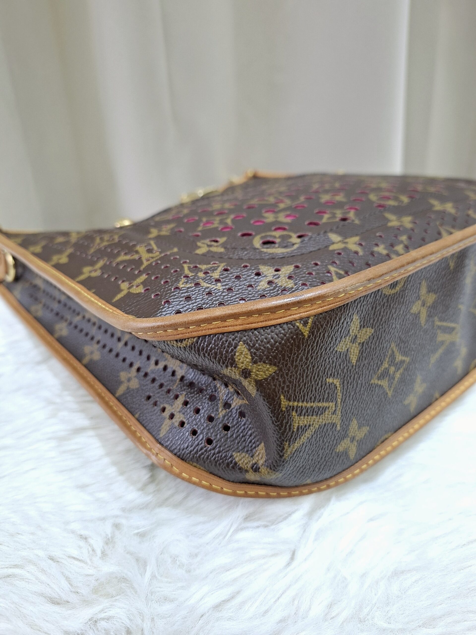 LV Perforated Musette LV Perforated Musette