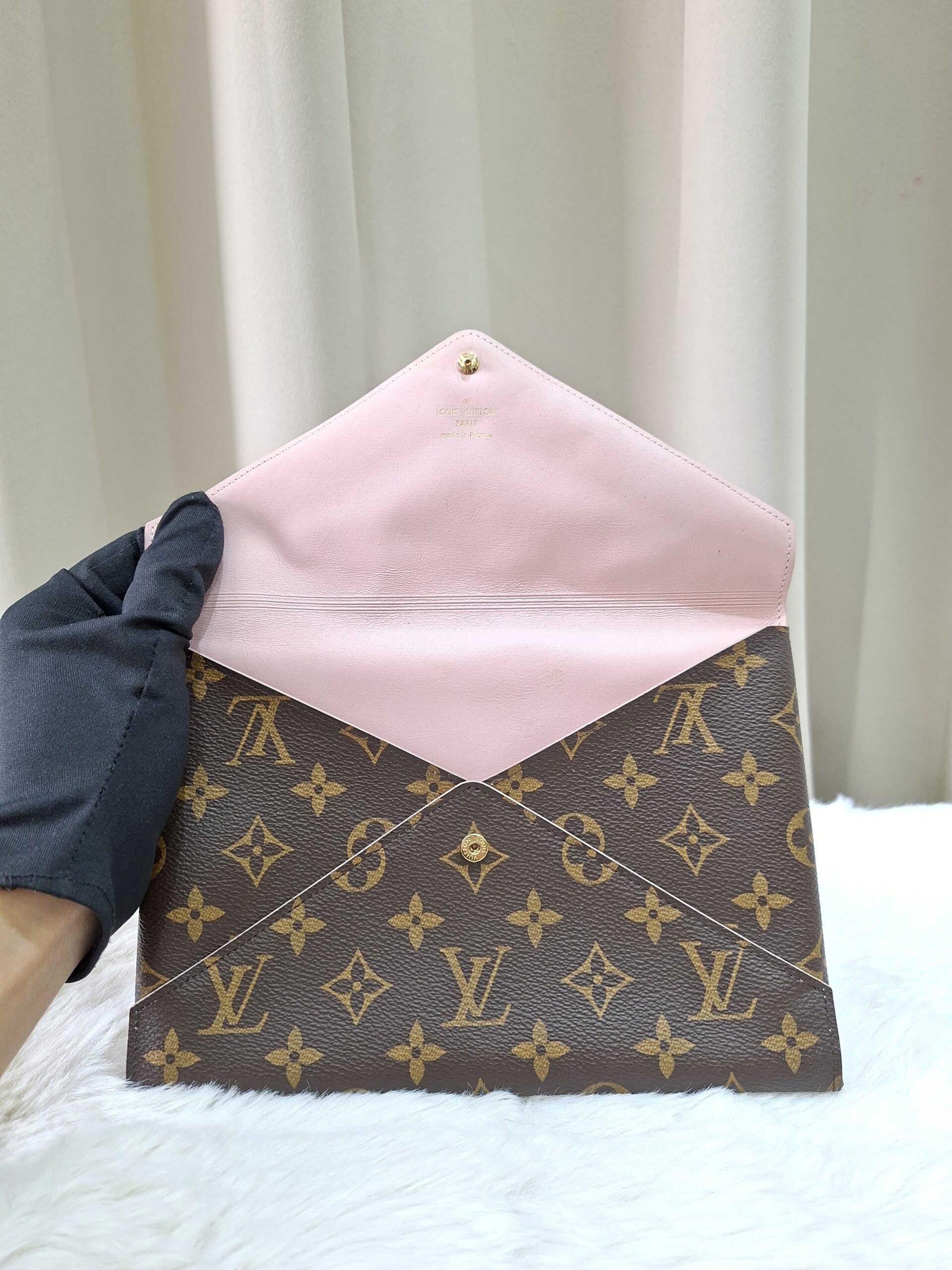 LV Monogram Kirigami Pochette Medium LV Monogram Kirigami Pochette Medium