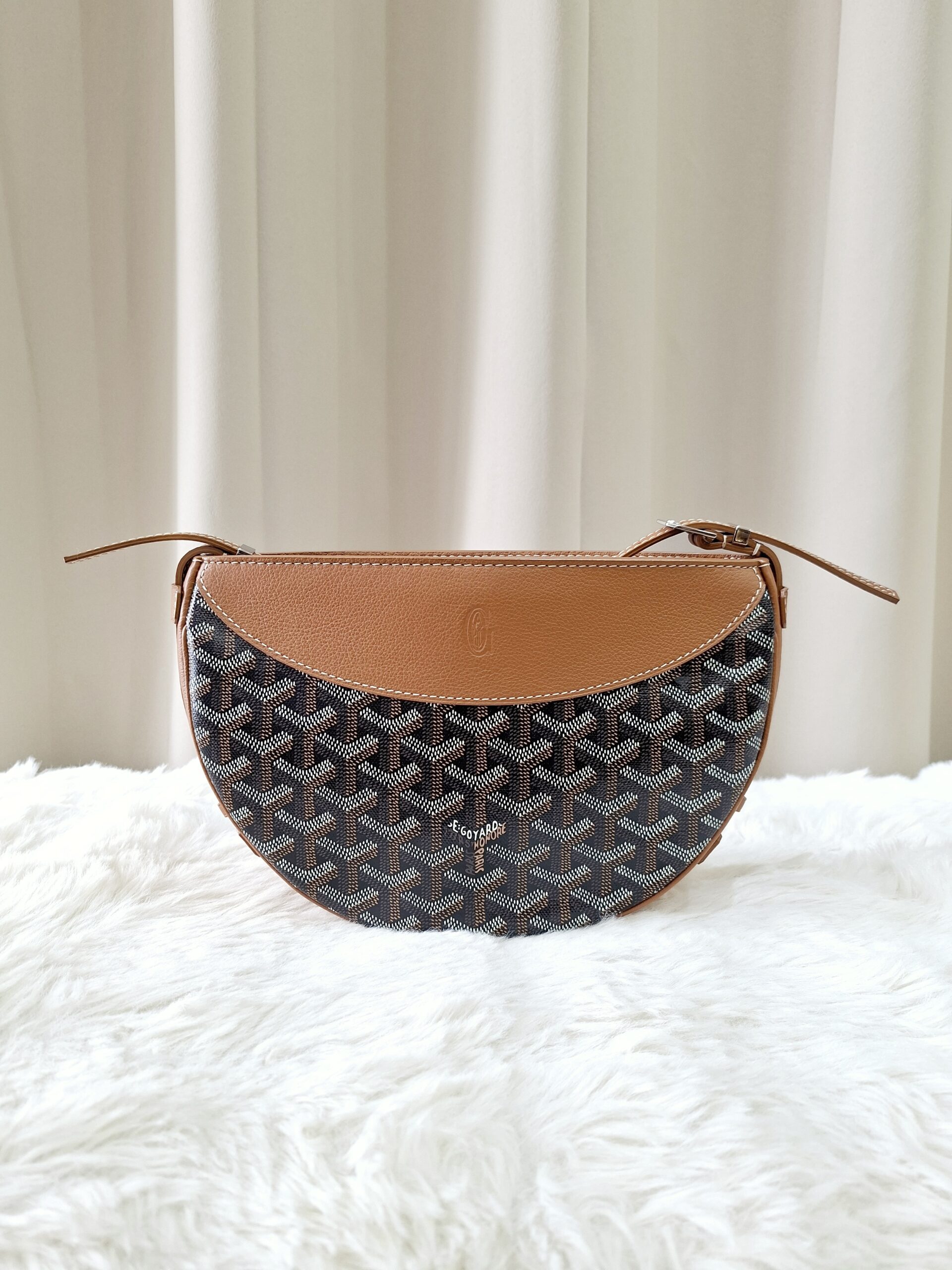 Goyard Moon/Hirondelle Tan Shoulder Bag Goyard Moon/Hirondelle Tan Shoulder Bag