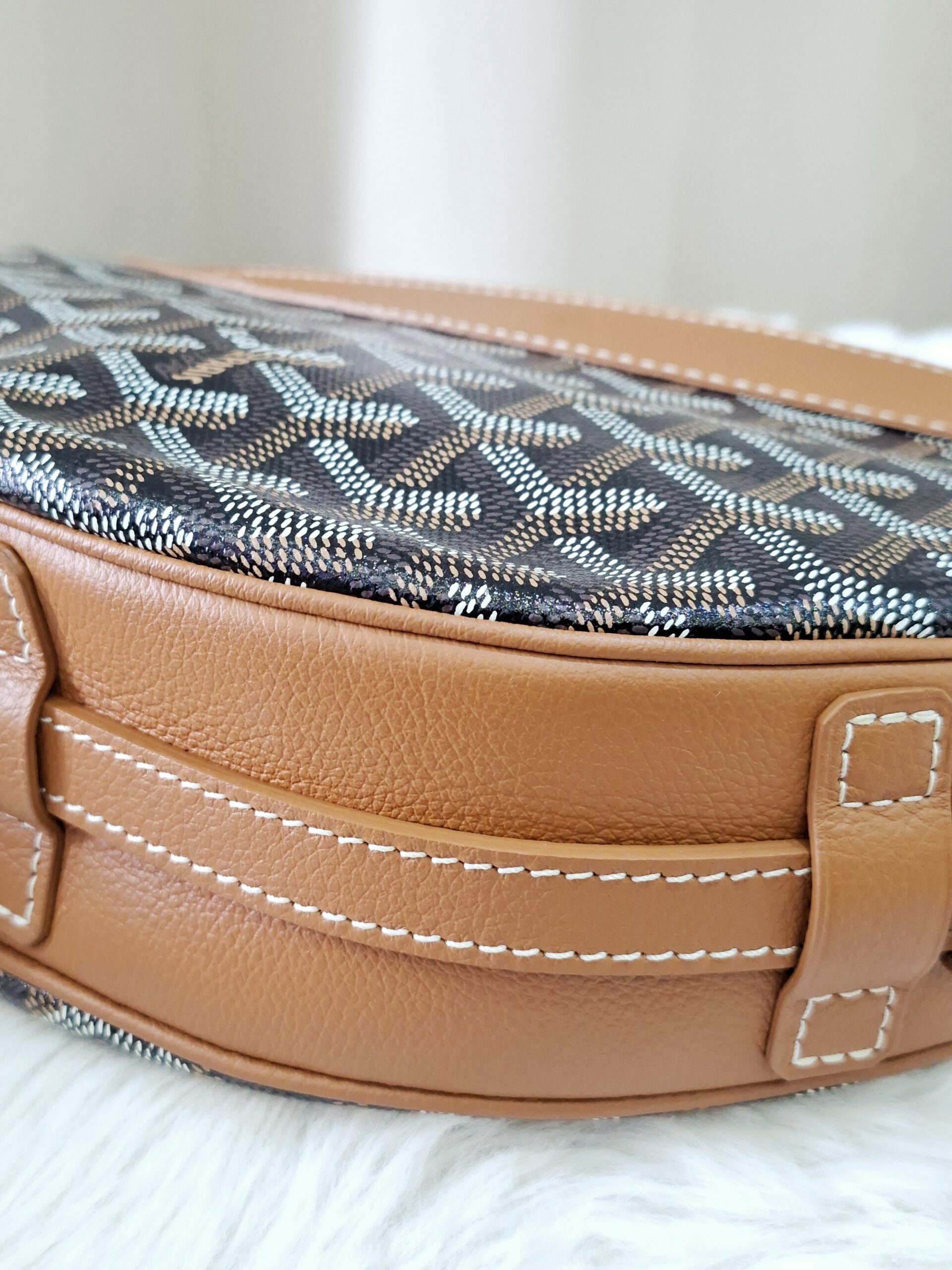 Goyard Moon/Hirondelle Tan Shoulder Bag Goyard Moon/Hirondelle Tan Shoulder Bag