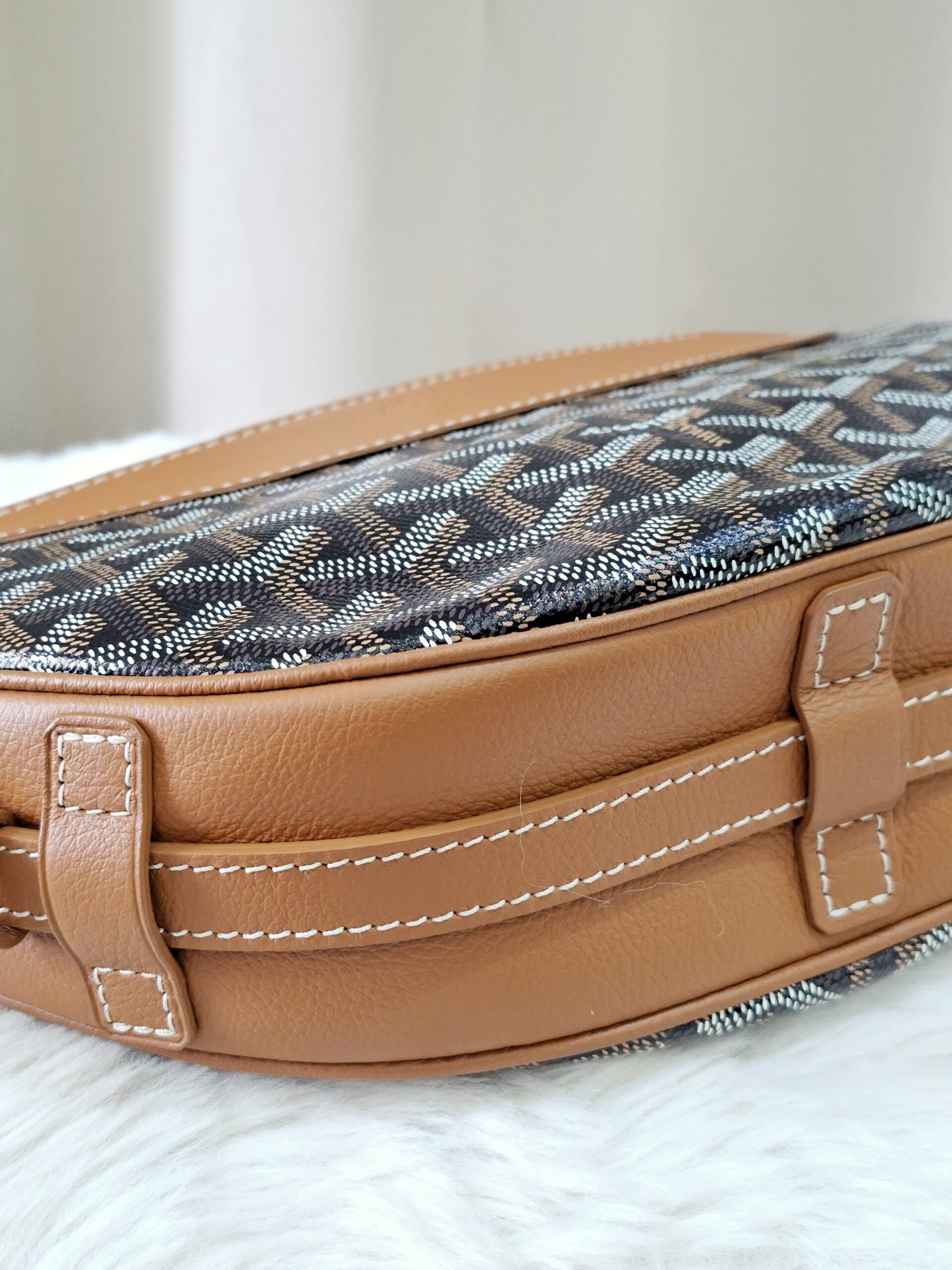Goyard Moon/Hirondelle Tan Shoulder Bag Goyard Moon/Hirondelle Tan Shoulder Bag