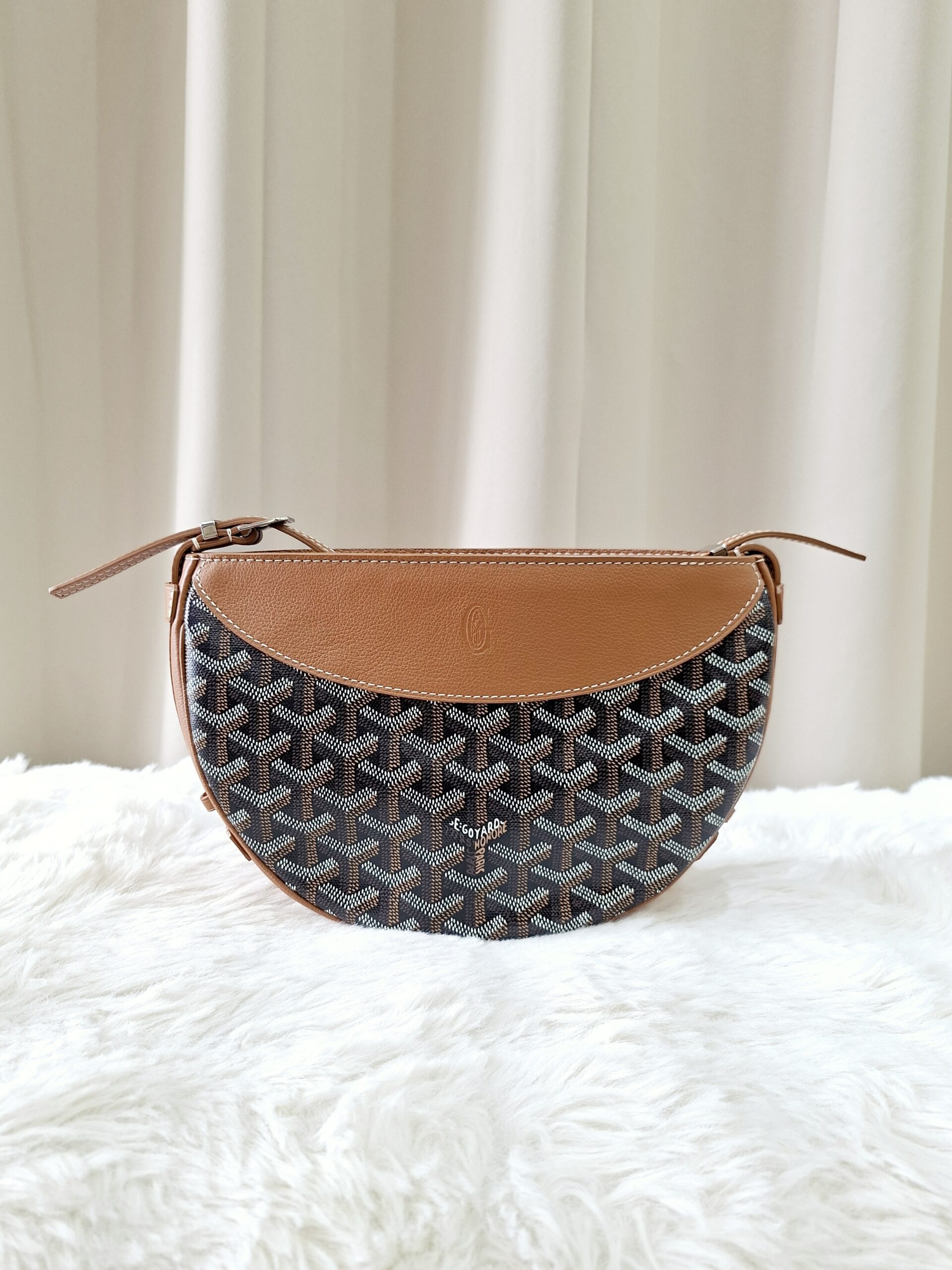 Goyard Moon/Hirondelle Tan Shoulder Bag Goyard Moon/Hirondelle Tan Shoulder Bag