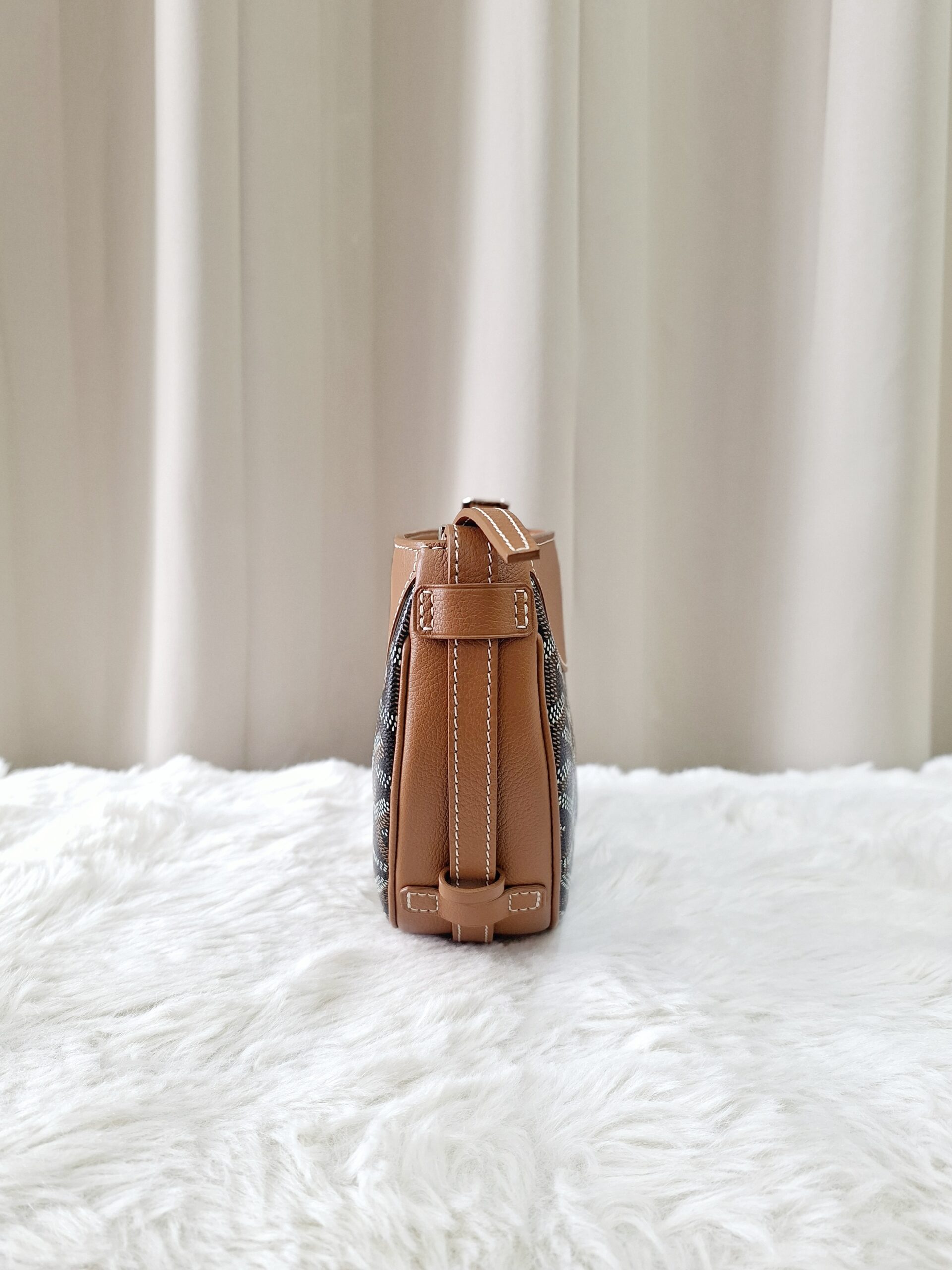 Goyard Moon/Hirondelle Tan Shoulder Bag Goyard Moon/Hirondelle Tan Shoulder Bag