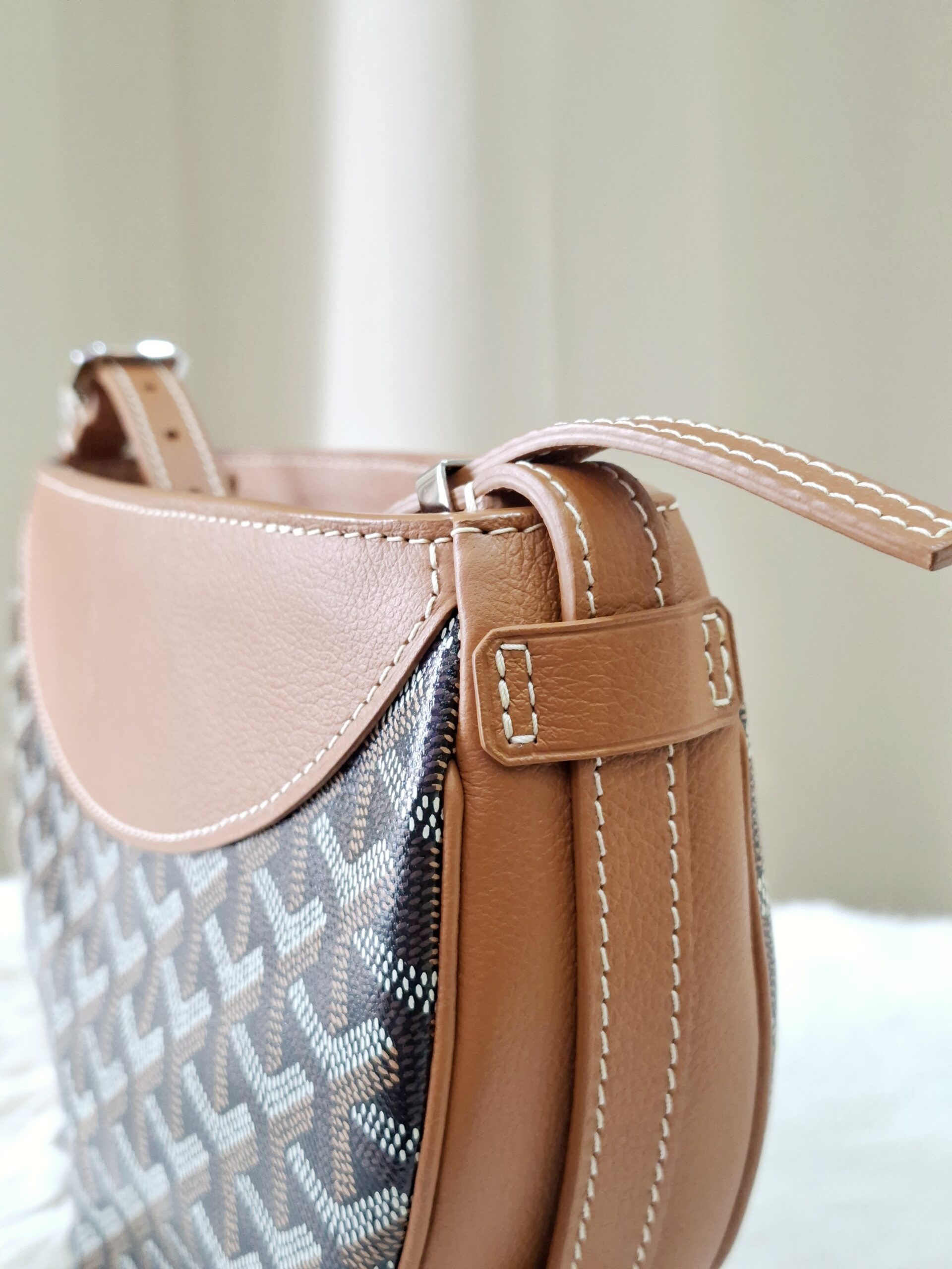 Goyard Moon/Hirondelle Tan Shoulder Bag Goyard Moon/Hirondelle Tan Shoulder Bag