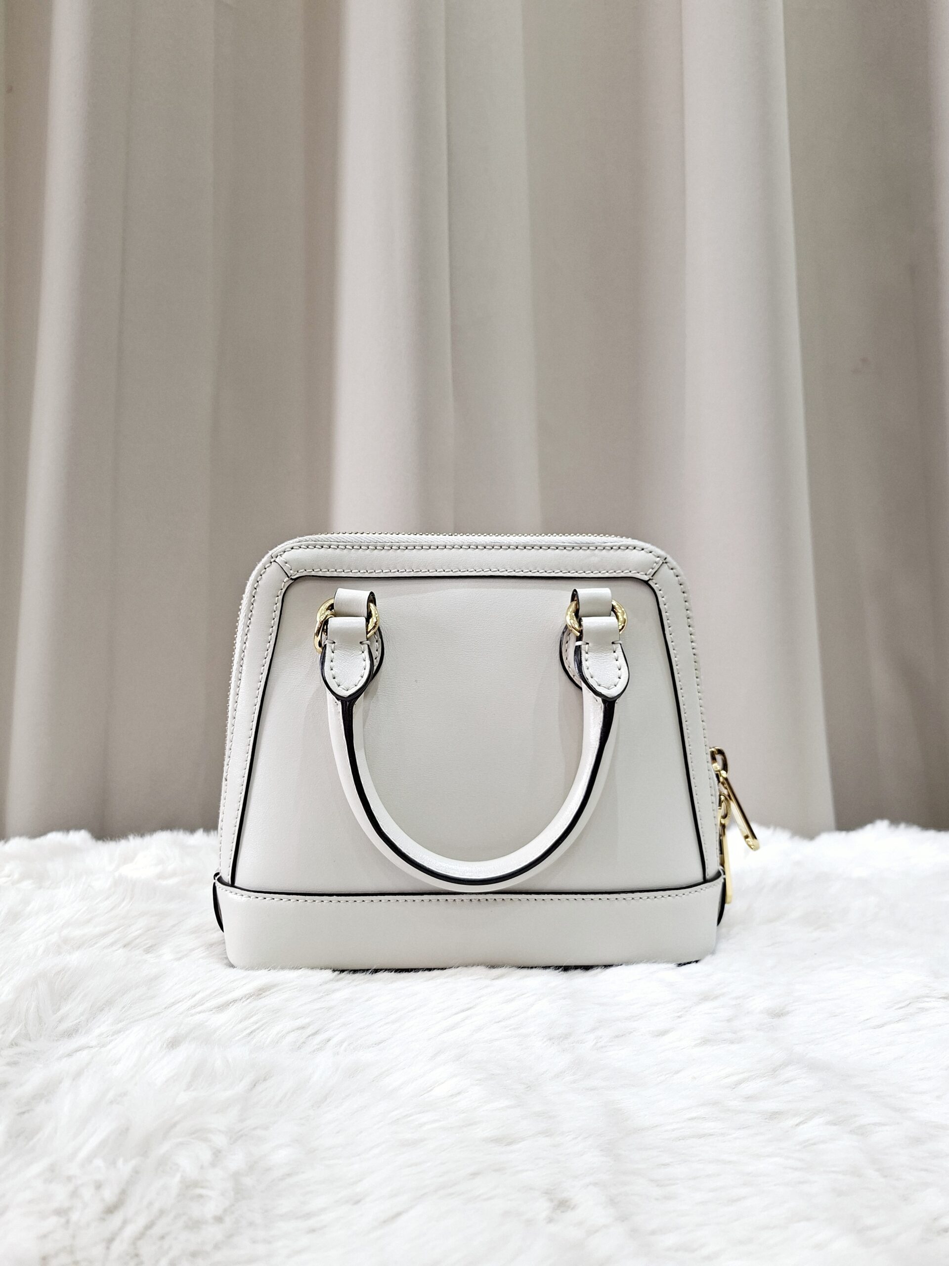 gucci 1955 top handle white ghw 640716467891 with longstrap, 2 dustbag in excellent condition 9/10 gucci 1955 top handle white ghw 640716467891 with longstrap, 2 dustbag in excellent condition 9/10