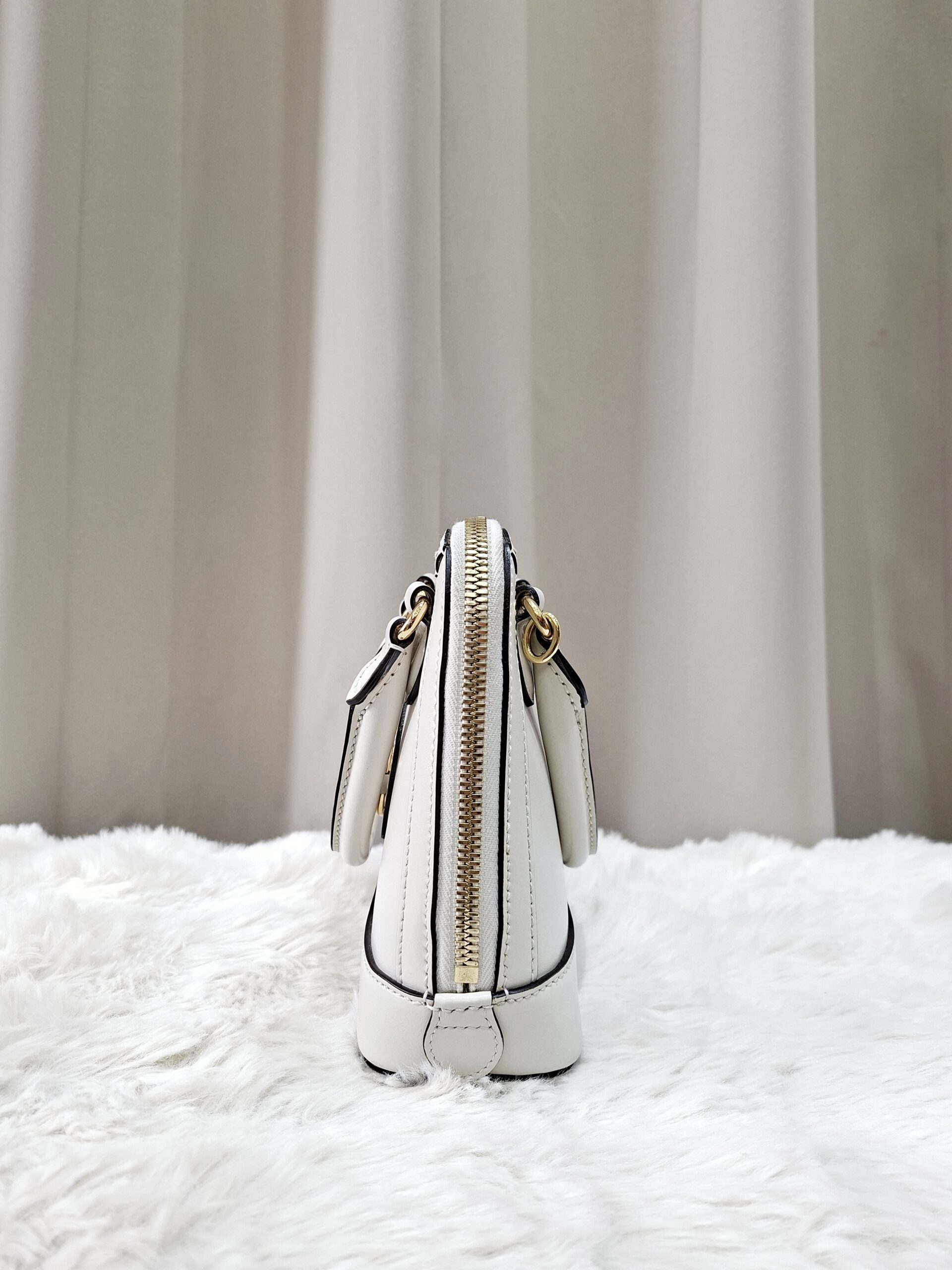 gucci 1955 top handle white ghw 640716467891 with longstrap, 2 dustbag in excellent condition 9/10 gucci 1955 top handle white ghw 640716467891 with longstrap, 2 dustbag in excellent condition 9/10