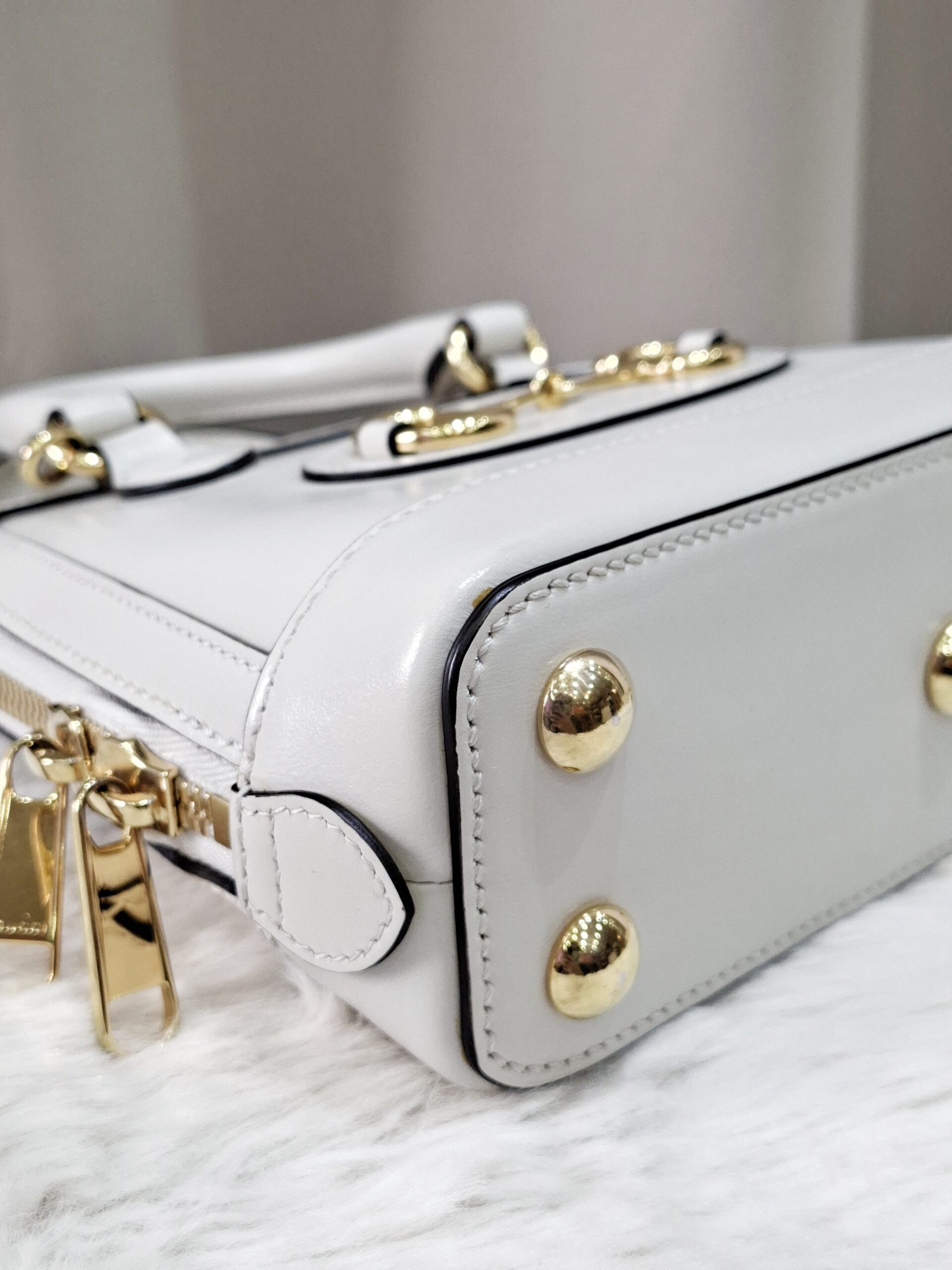 gucci 1955 top handle white ghw 640716467891 with longstrap, 2 dustbag in excellent condition 9/10 gucci 1955 top handle white ghw 640716467891 with longstrap, 2 dustbag in excellent condition 9/10